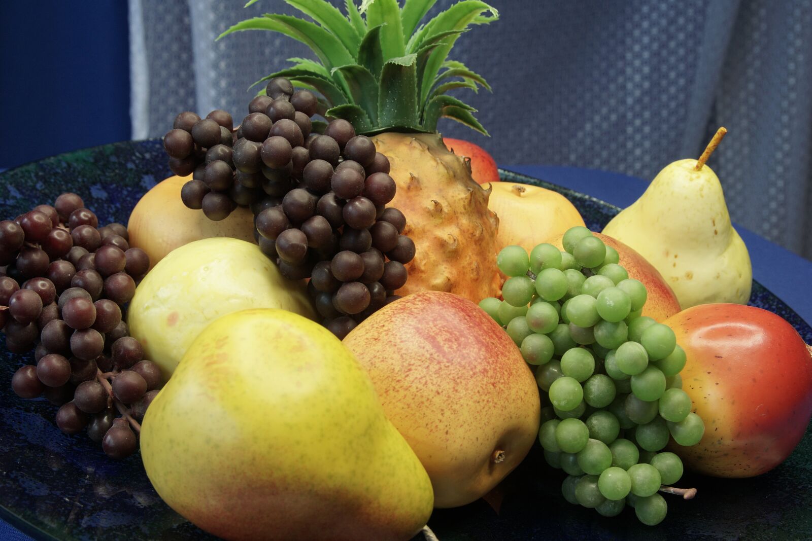 17-50mm F2.8 sample photo. Fruit, grapes, pears photography