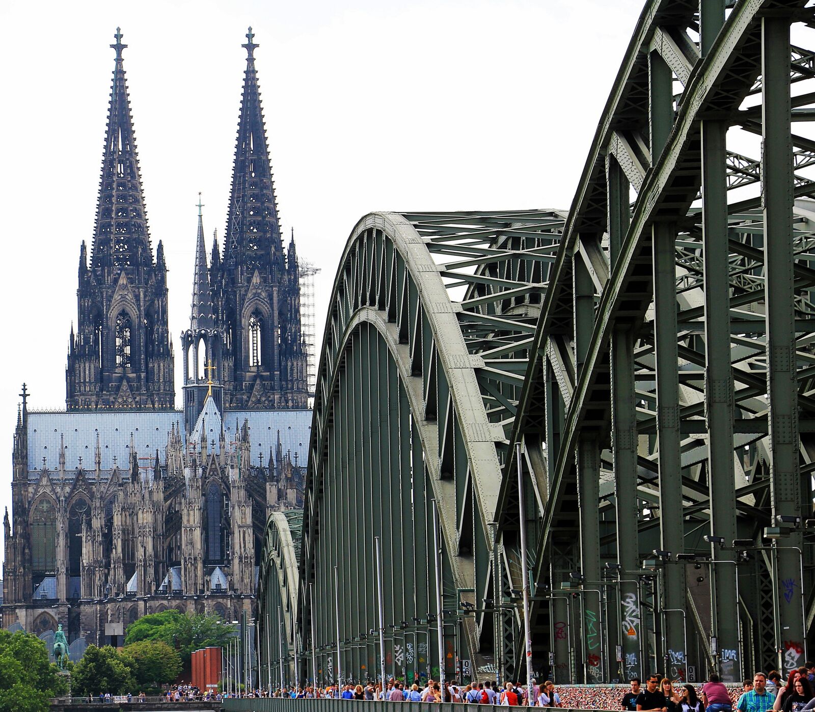 Canon EOS 550D (EOS Rebel T2i / EOS Kiss X4) sample photo. Cologne cathedral, hohenzollern bridge photography