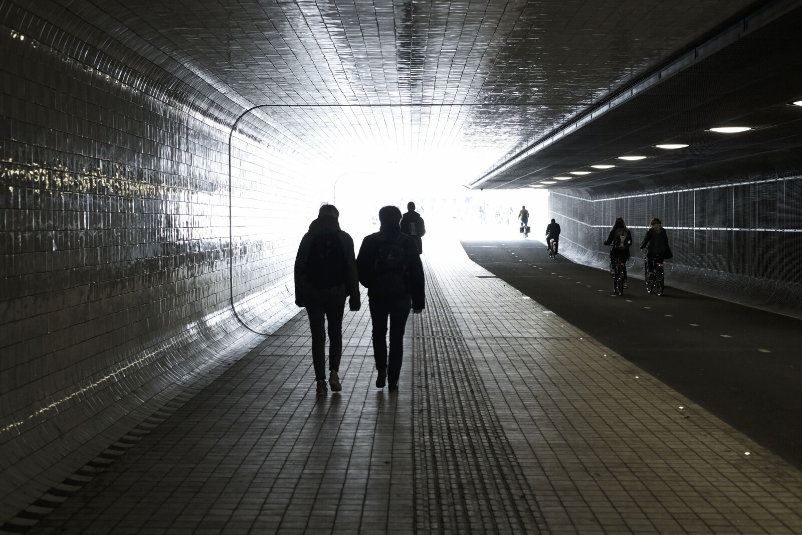 Fujifilm X-T1 + Fujifilm XF 35mm F1.4 R sample photo. Dark, light, people, shadow photography