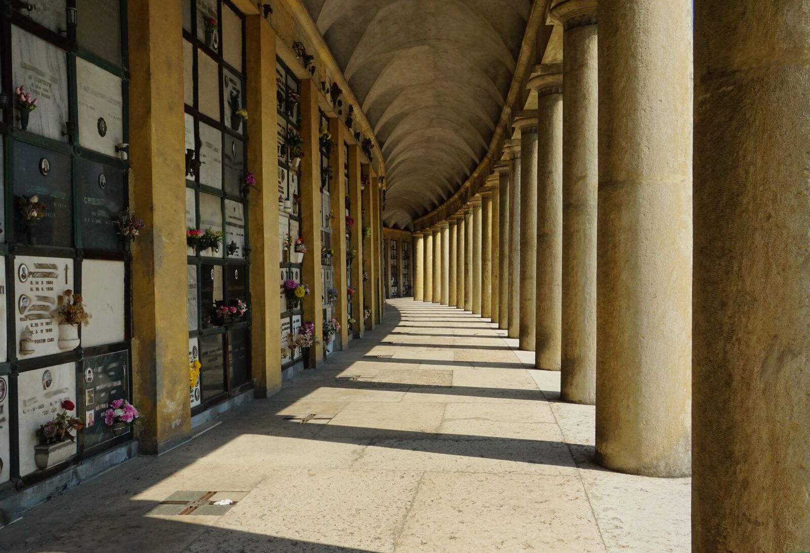 Sony a6000 sample photo. Columnar, arcade, architecture photography