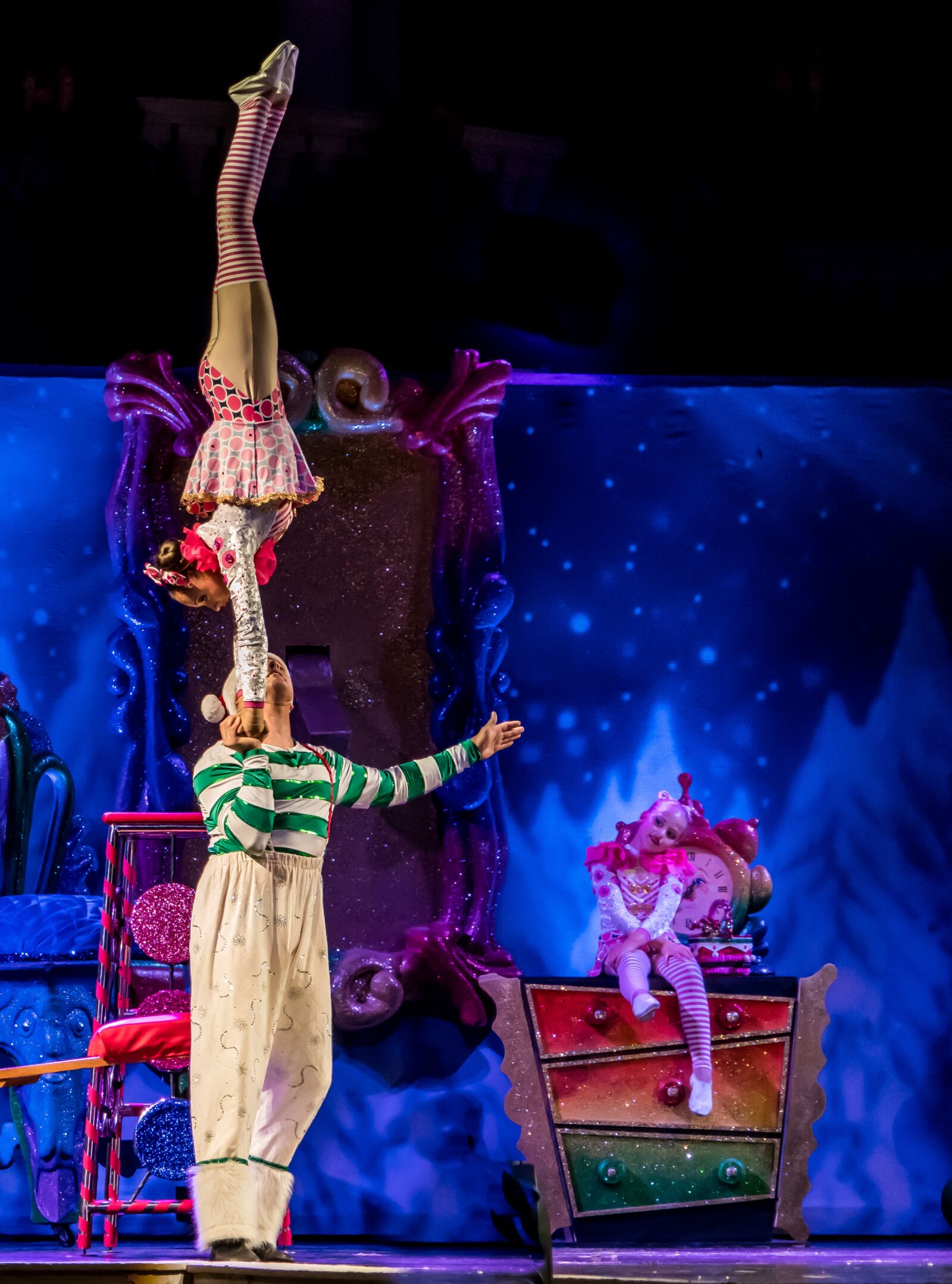 Sony a7R II + Sony FE 24-240mm F3.5-6.3 OSS sample photo. Acrobats, people, person photography