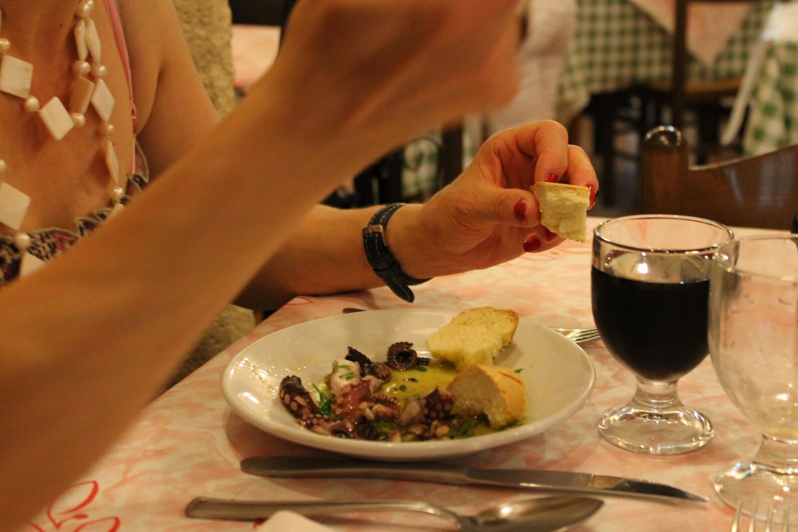 Canon EOS 1100D (EOS Rebel T3 / EOS Kiss X50) sample photo. Vino, pranzo, ristorante photography