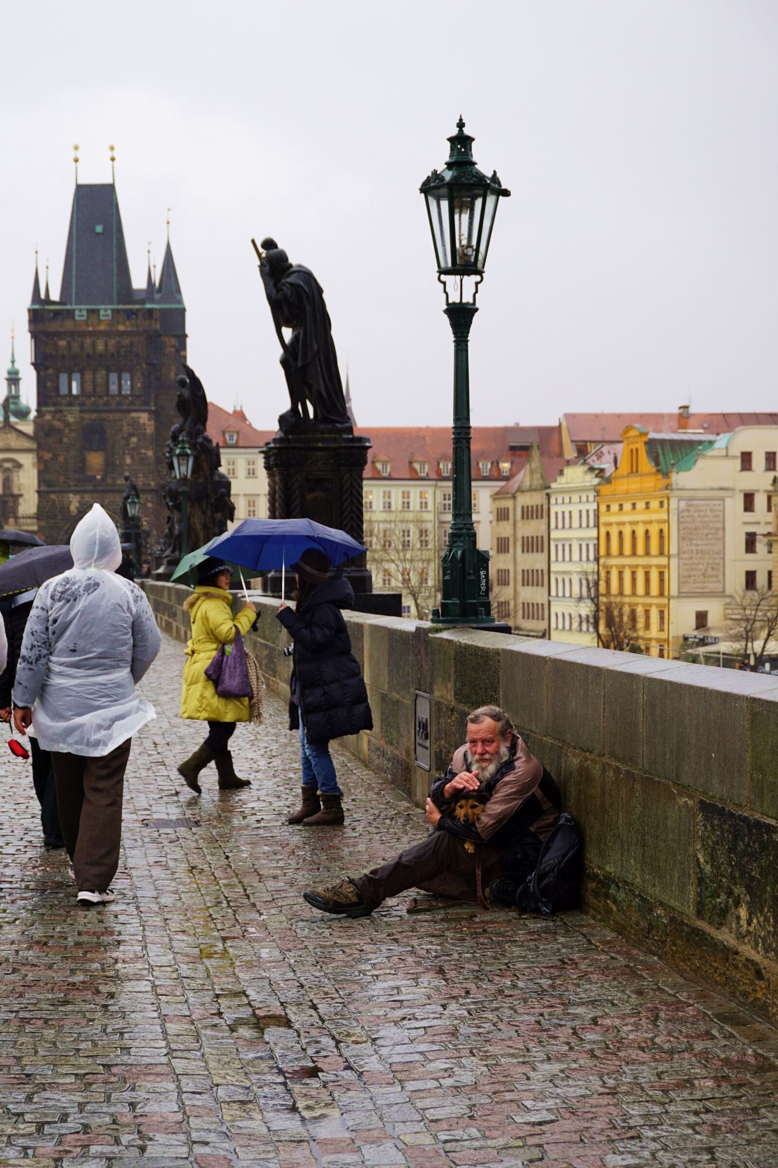 Sony a5100 sample photo. Prague, bridge carlo, rain photography