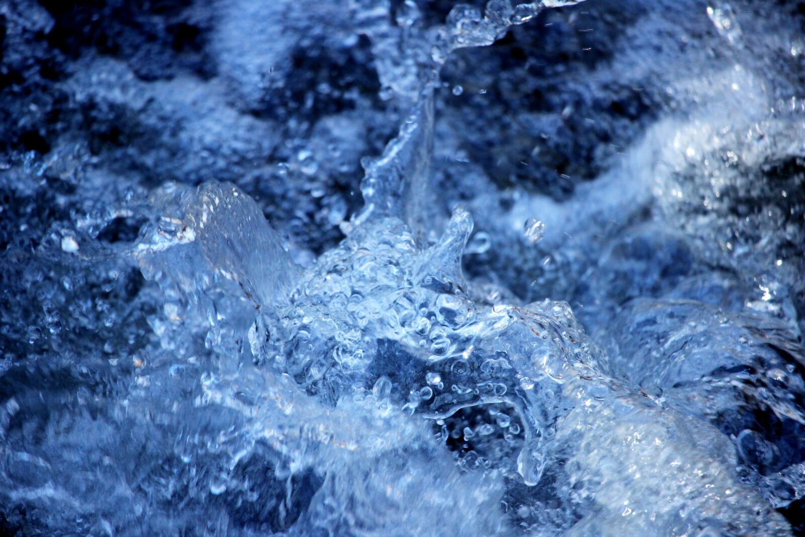 Canon EF-S 55-250mm F4-5.6 IS STM sample photo. Water, splash, blue photography
