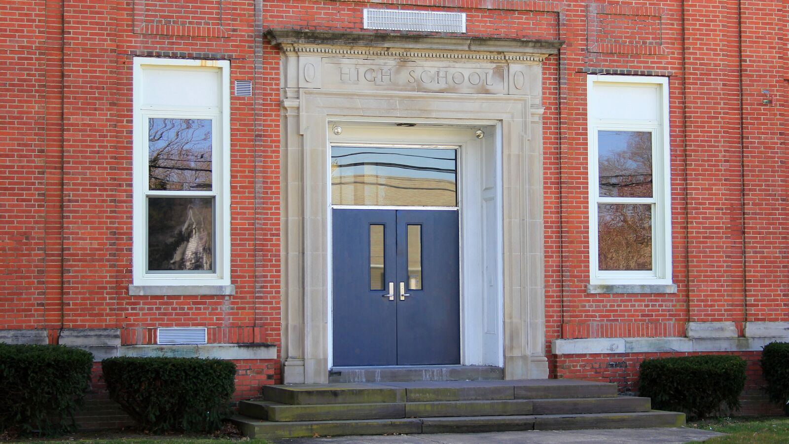 Canon EOS 550D (EOS Rebel T2i / EOS Kiss X4) sample photo. Schools, education, high school photography