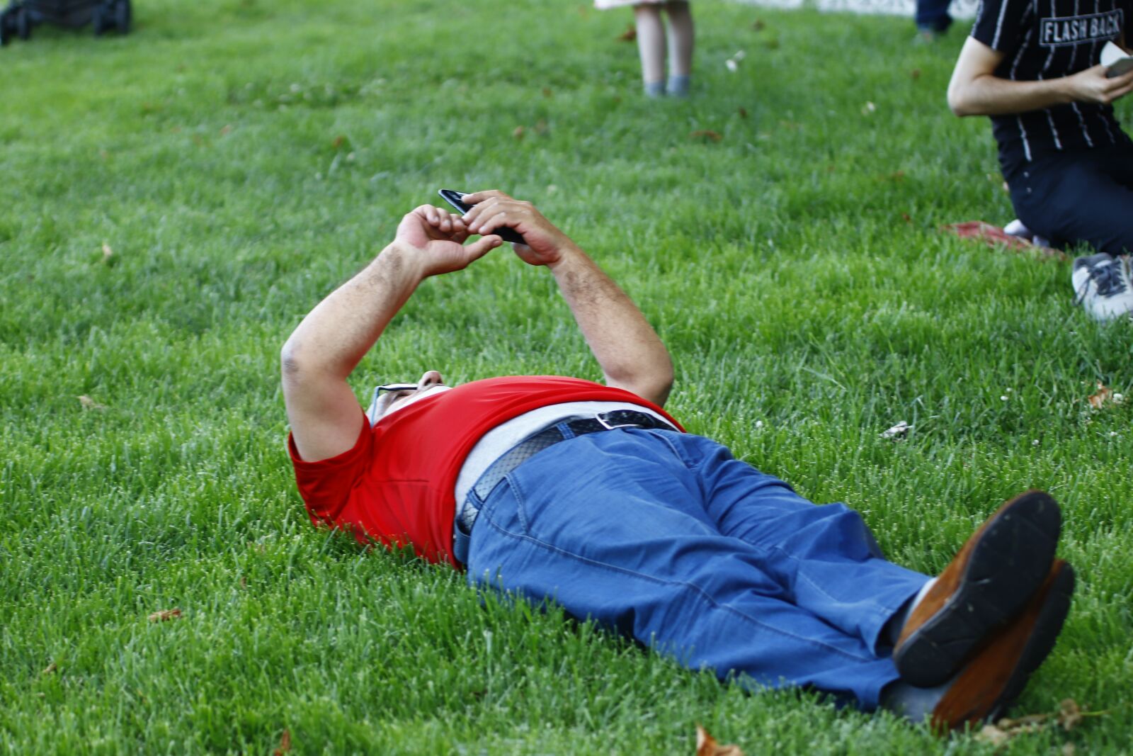 Canon EOS 200D (EOS Rebel SL2 / EOS Kiss X9) sample photo. Chan, grass, man photography