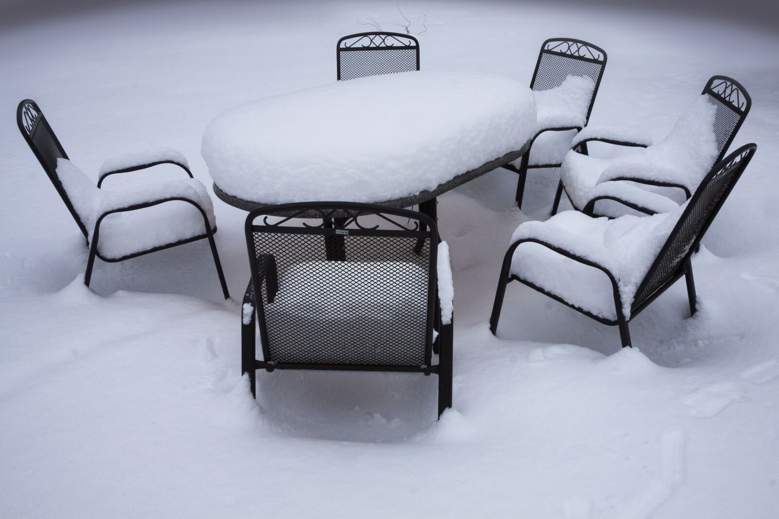 Canon EF-S 17-85mm F4-5.6 IS USM sample photo. Winter, white, chair photography