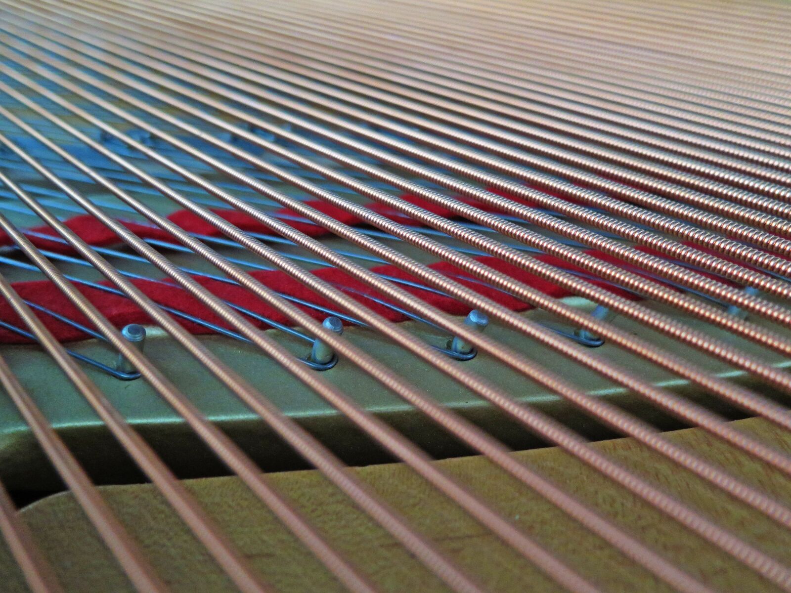 Canon PowerShot G16 sample photo. Piano, strings, instrument photography