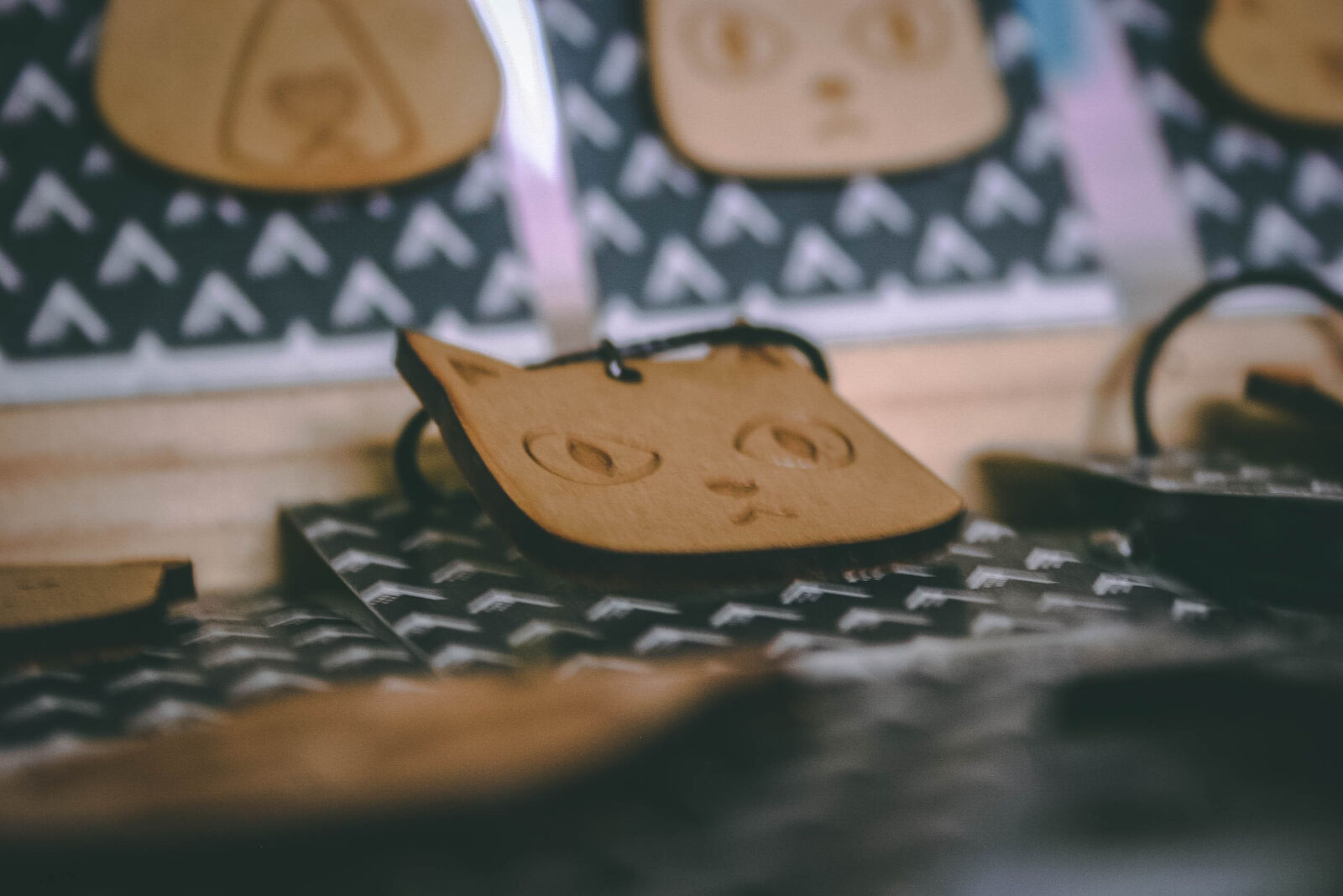Canon EOS 20D sample photo. Animal, face, art, badge photography