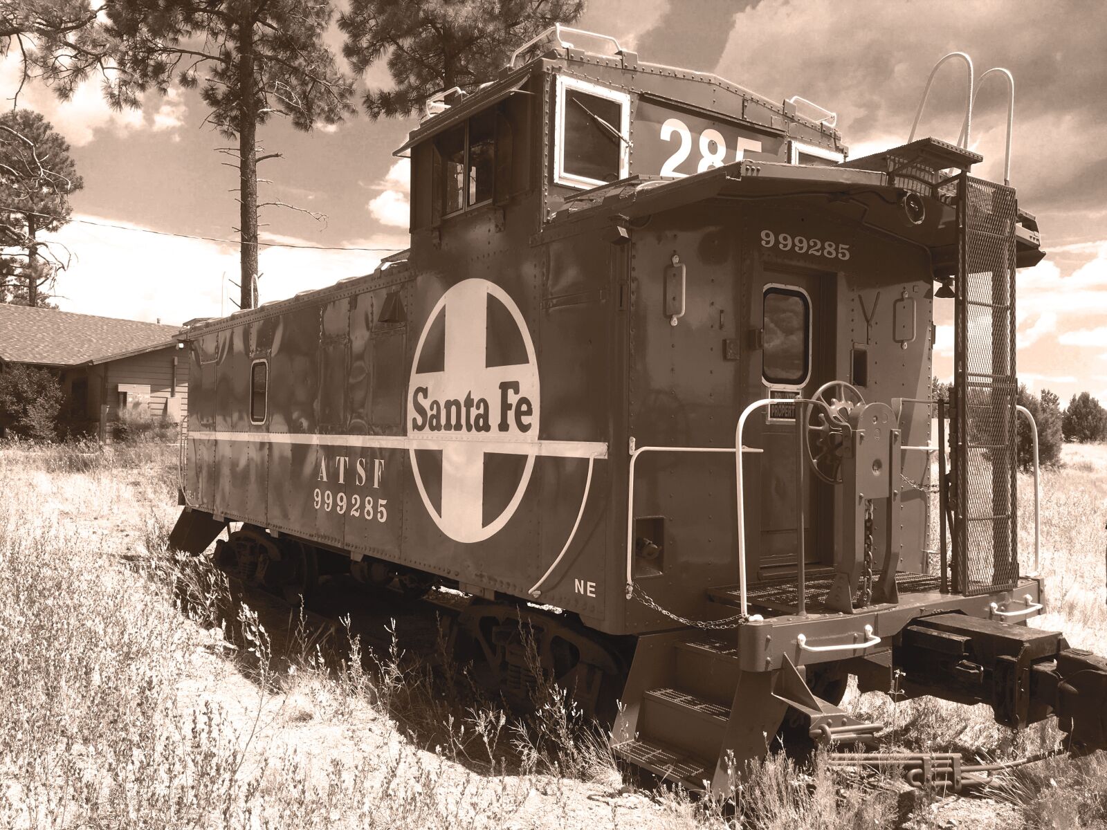 iPhone SE back camera 4.15mm f/2.2 sample photo. Train, caboose, railway photography