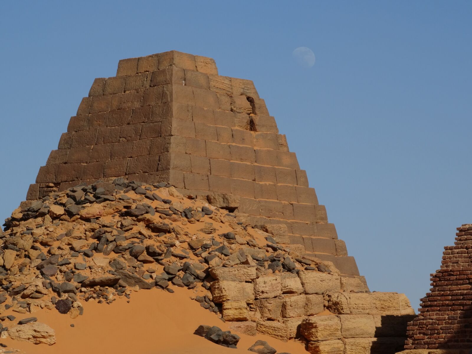 Sony Cyber-shot DSC-HX300 sample photo. Khartoum, meroe, pyramid photography