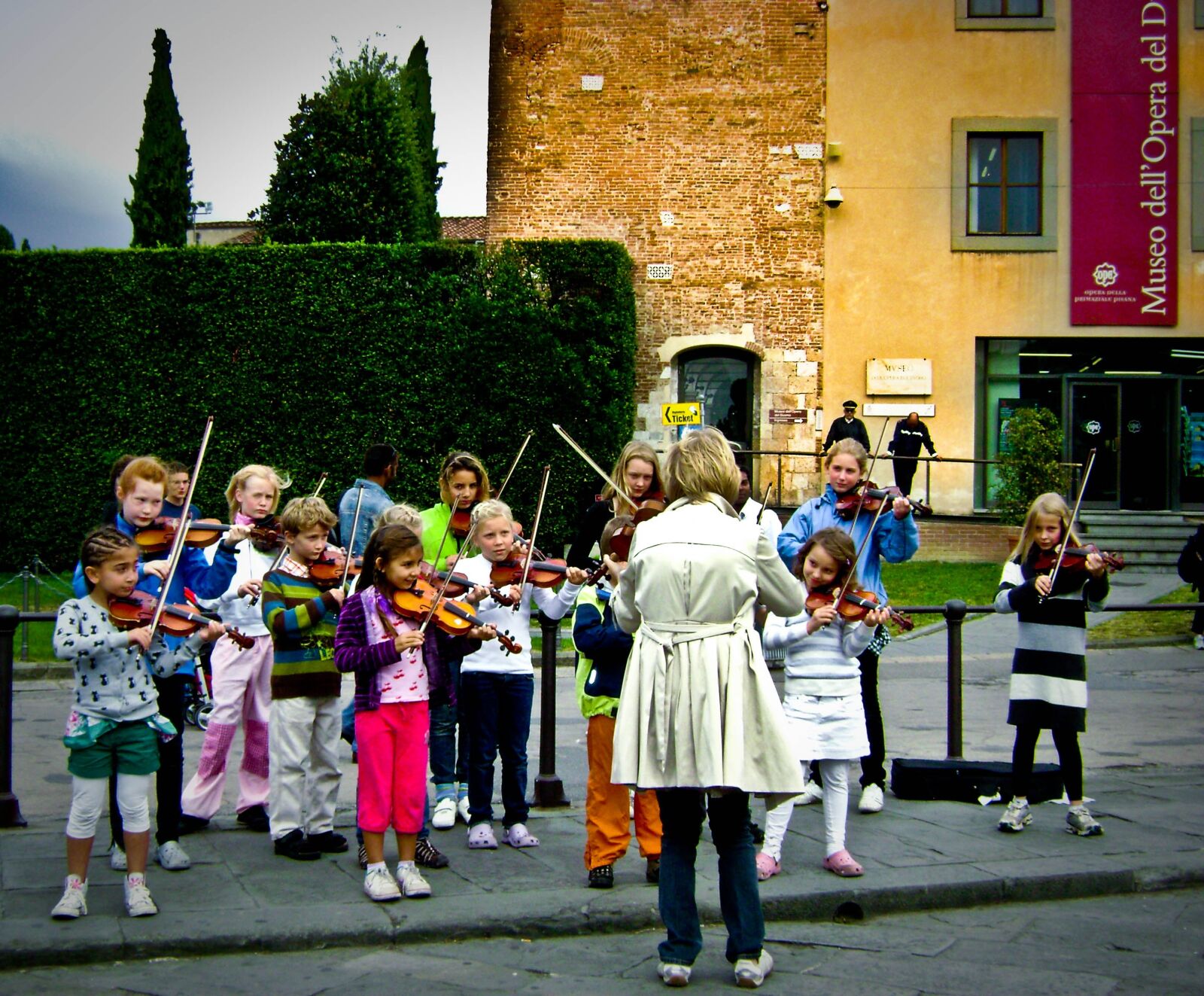 Sony DSC-S650 sample photo. Children, violin, street photography