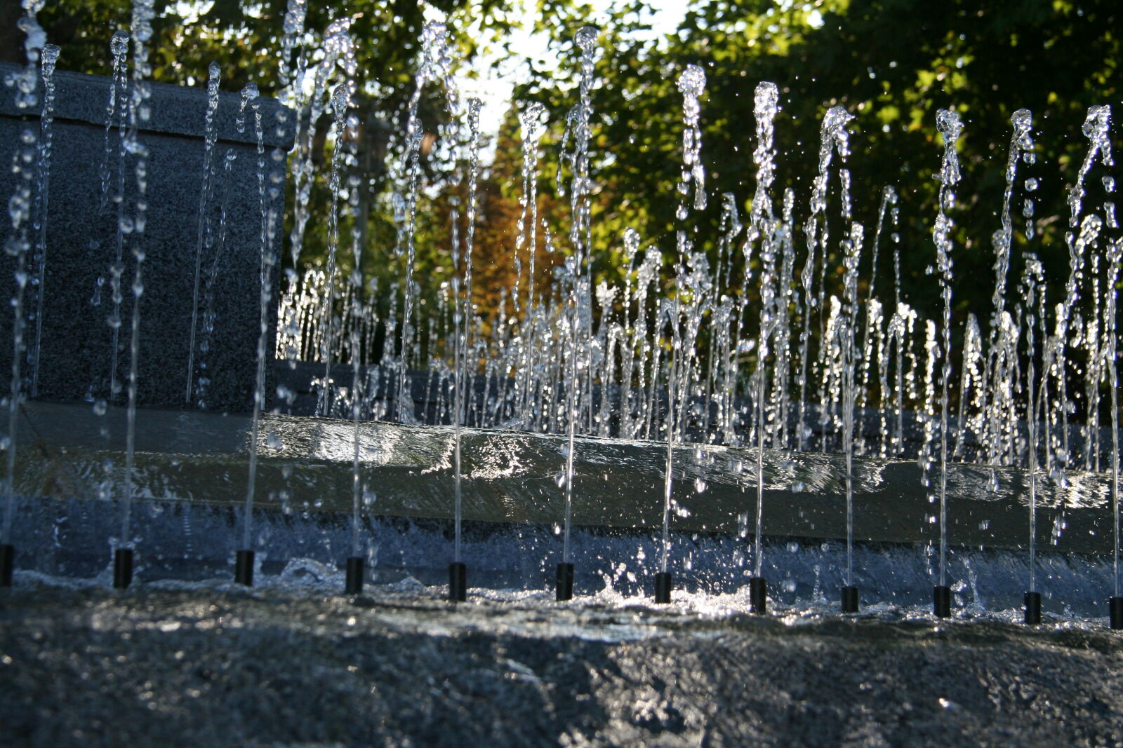 Canon EOS 350D (EOS Digital Rebel XT / EOS Kiss Digital N) sample photo. Water, splash photography