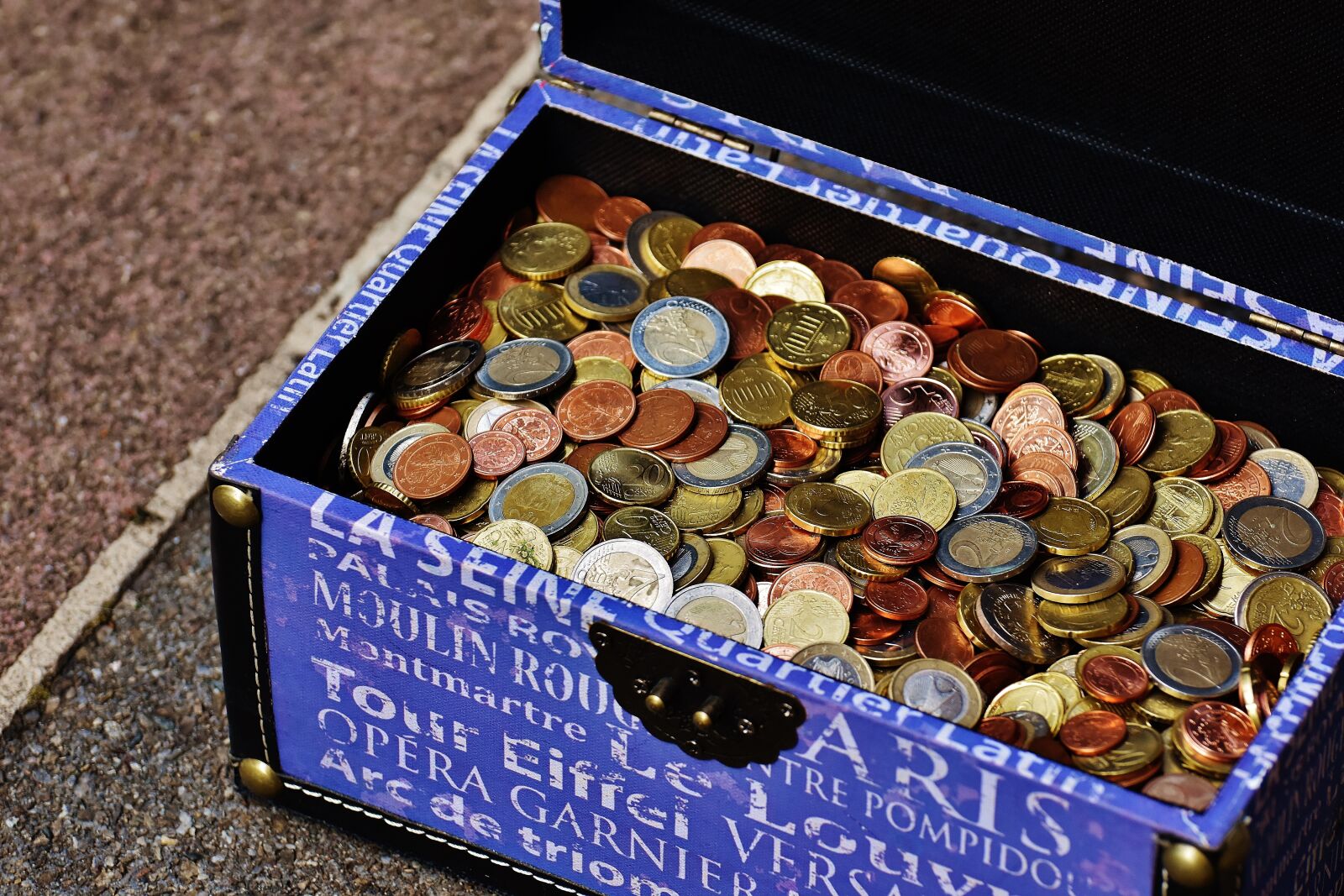 Nikon D7200 sample photo. Box, chest, money photography