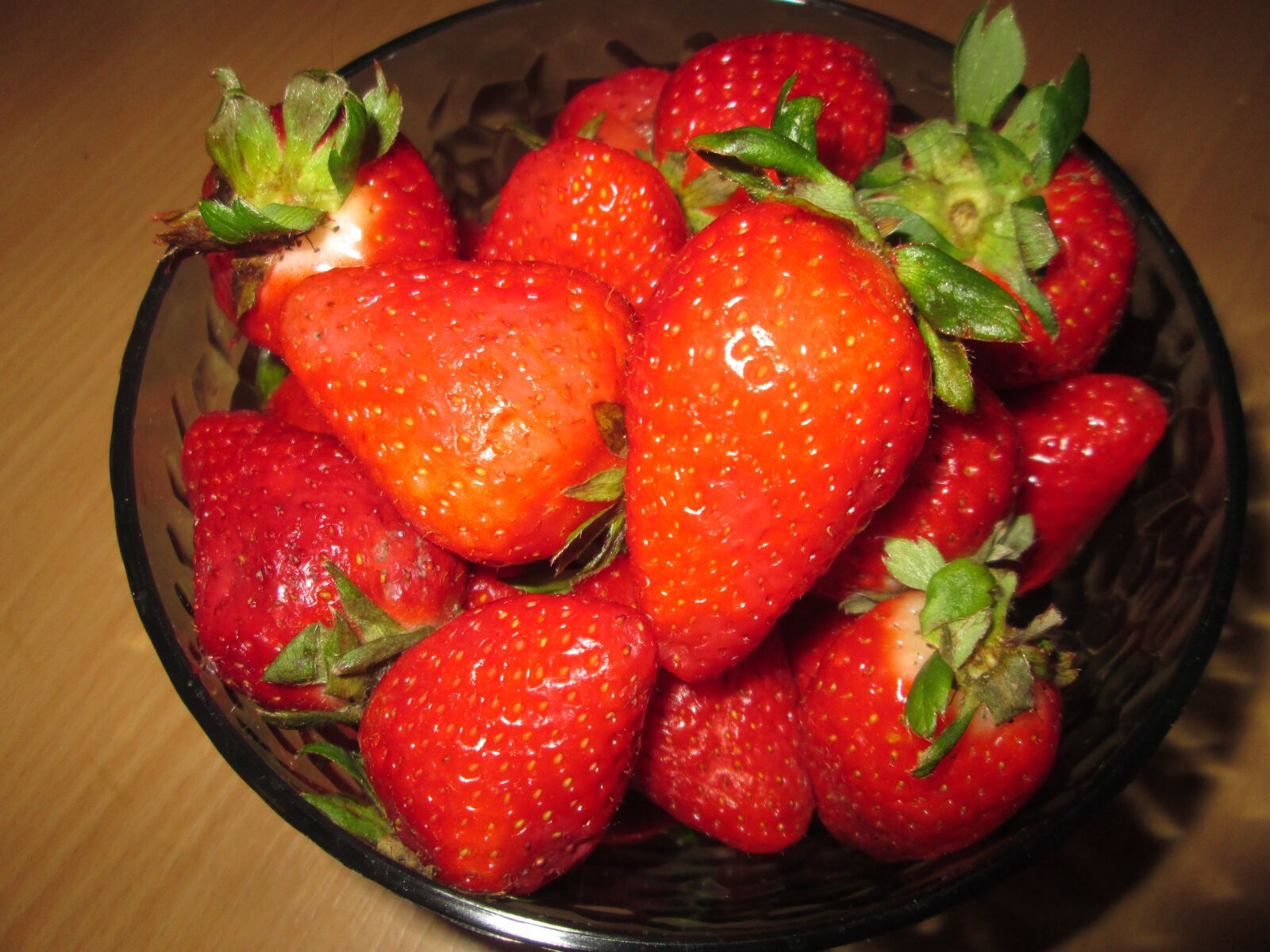 Canon PowerShot A2400 IS sample photo. Strawberries, fruit, fruits photography