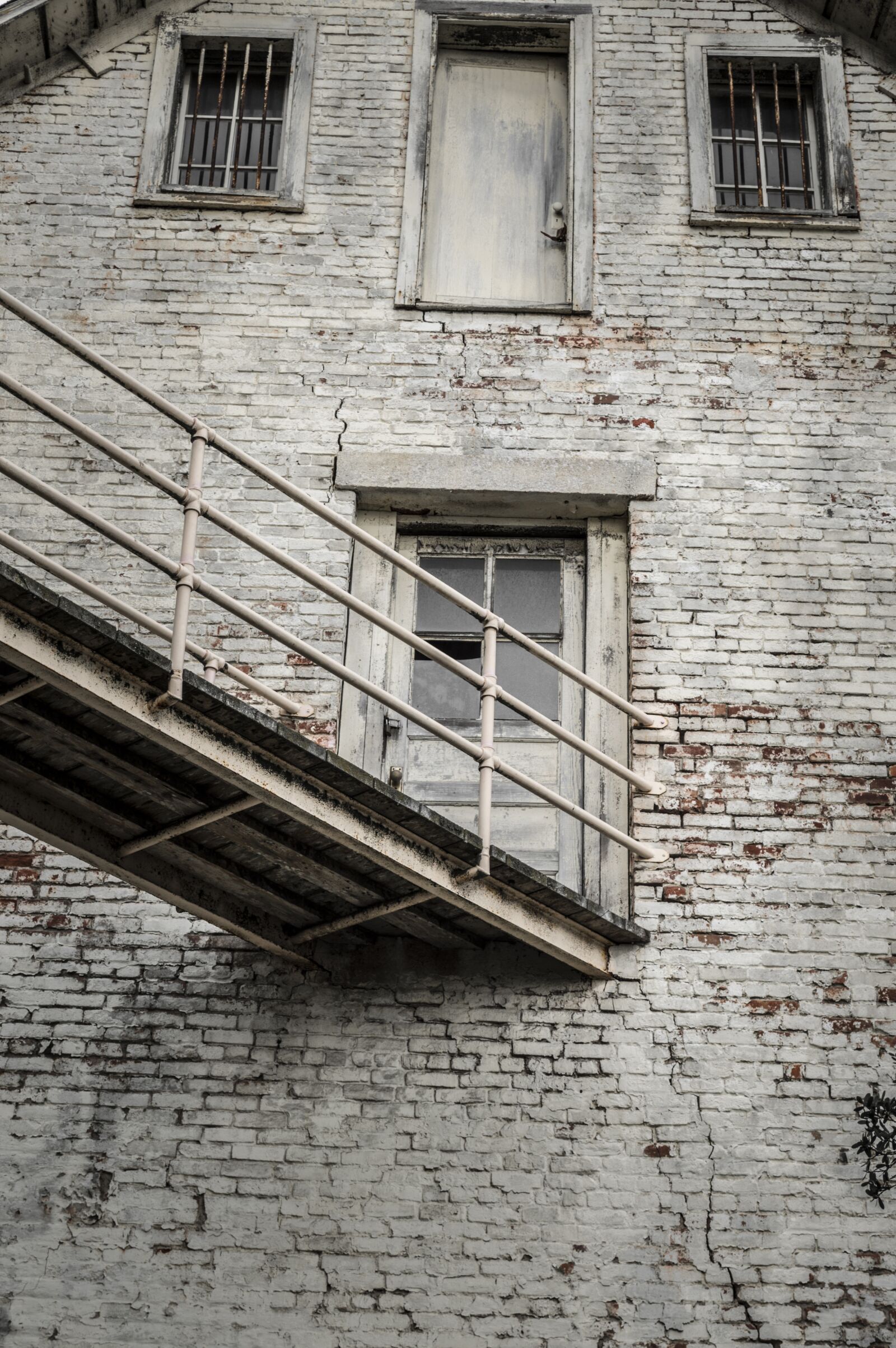 Nikon D3200 sample photo. Door, bridge, old photography