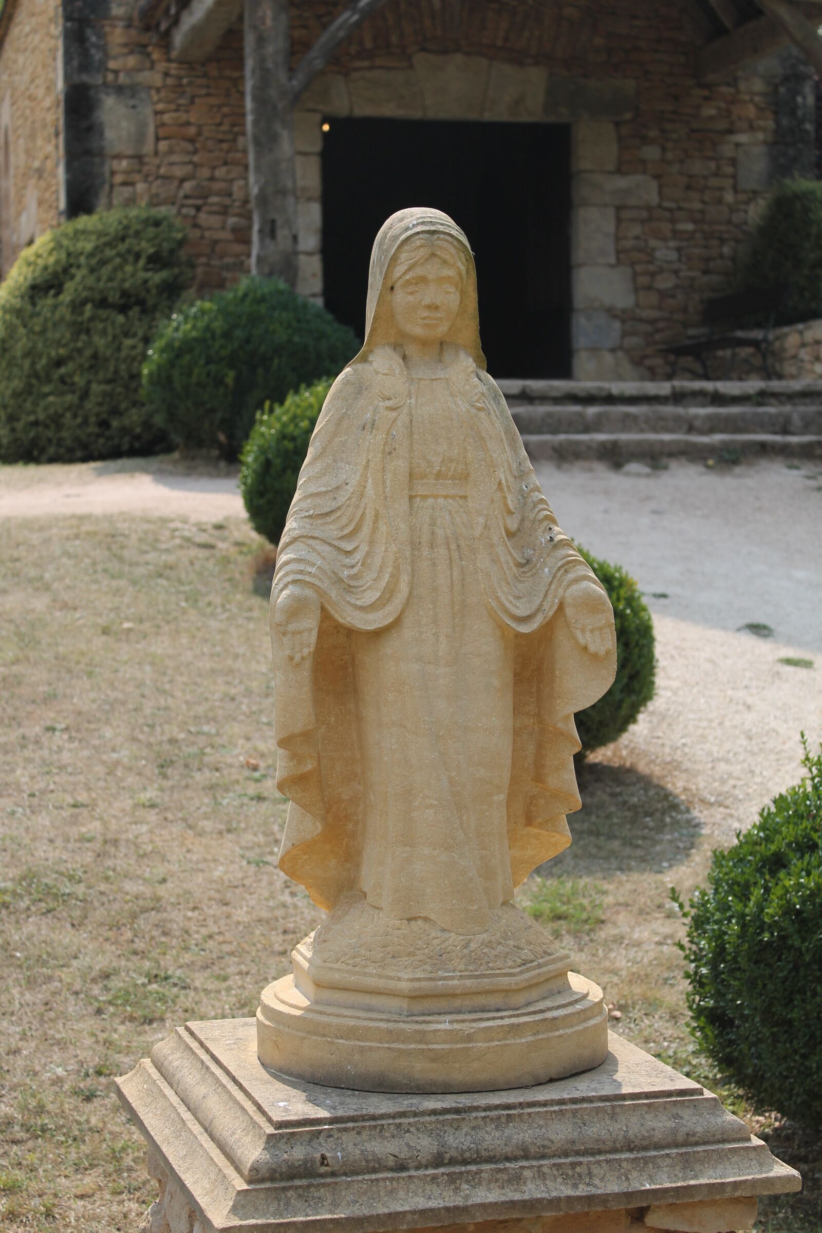 Canon EOS 1100D (EOS Rebel T3 / EOS Kiss X50) sample photo. The bournat, statue, virgin photography