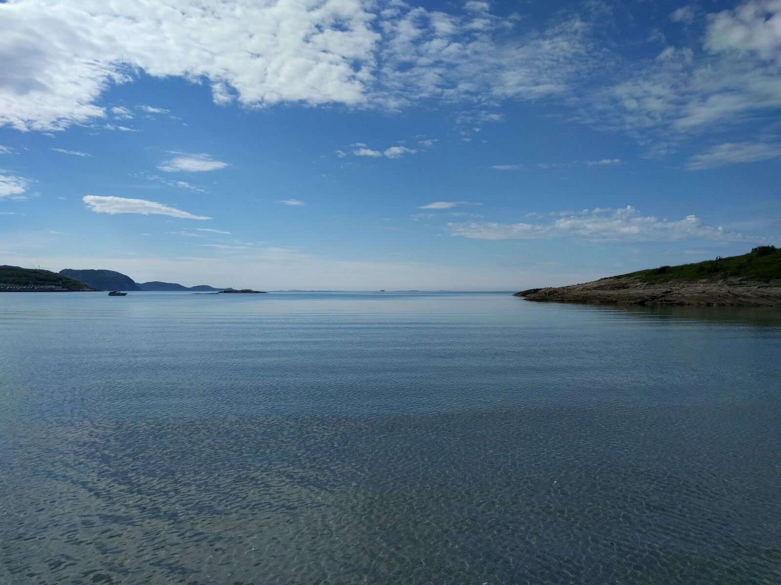 LG Nexus 5X sample photo. By the sea, blue photography