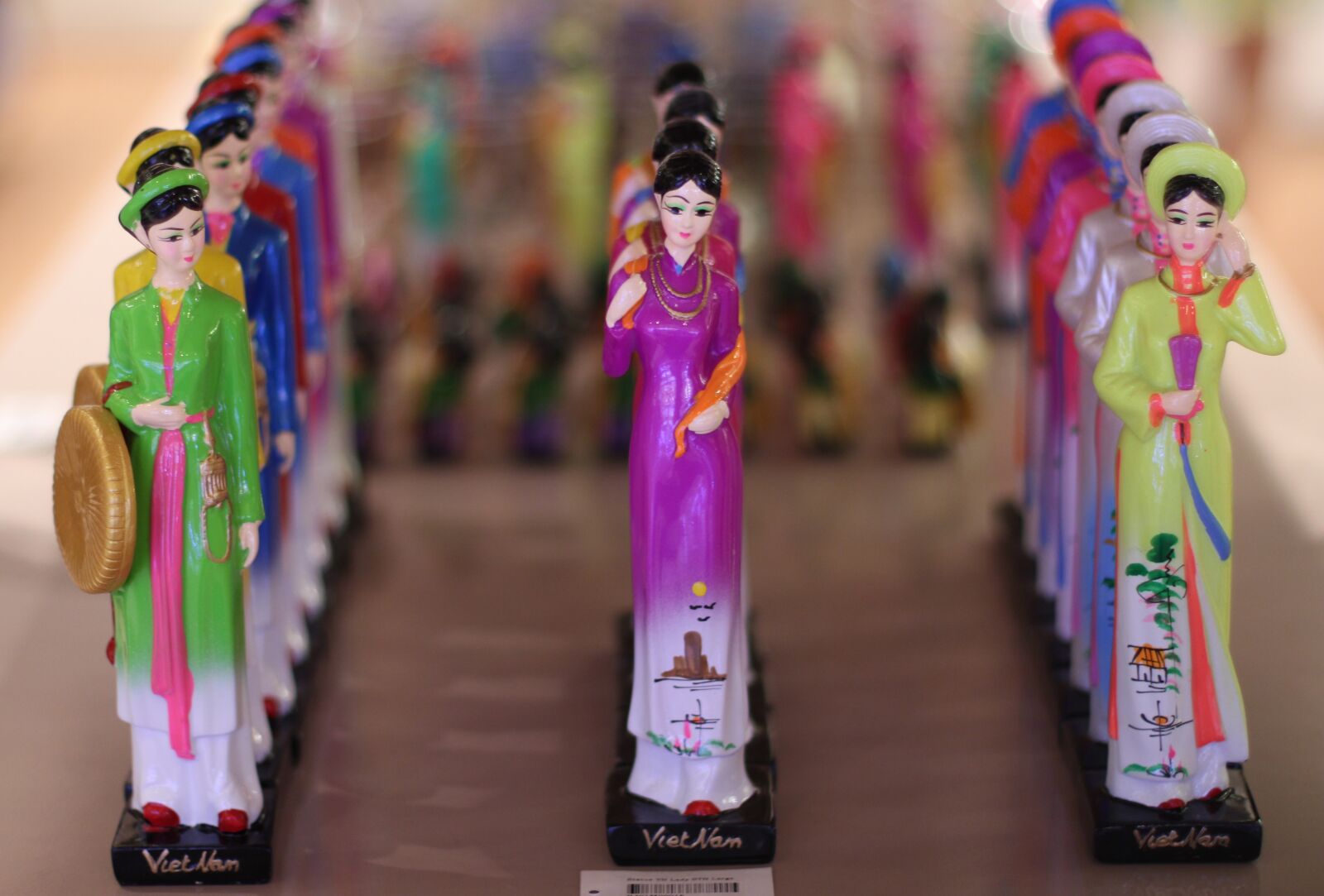 Canon EOS 700D (EOS Rebel T5i / EOS Kiss X7i) + Canon EF 50mm F1.4 USM sample photo. Vietnam, vietnamese, saigon photography