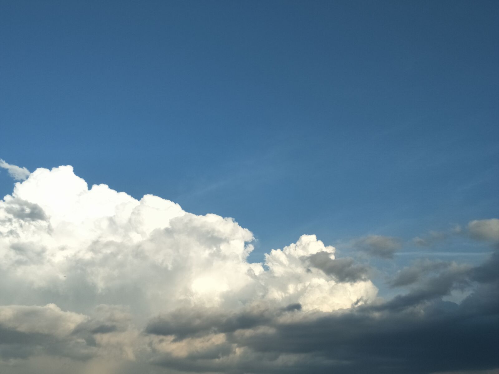 OPPO R9S PLUS sample photo. Cloud, blue sky, dark photography