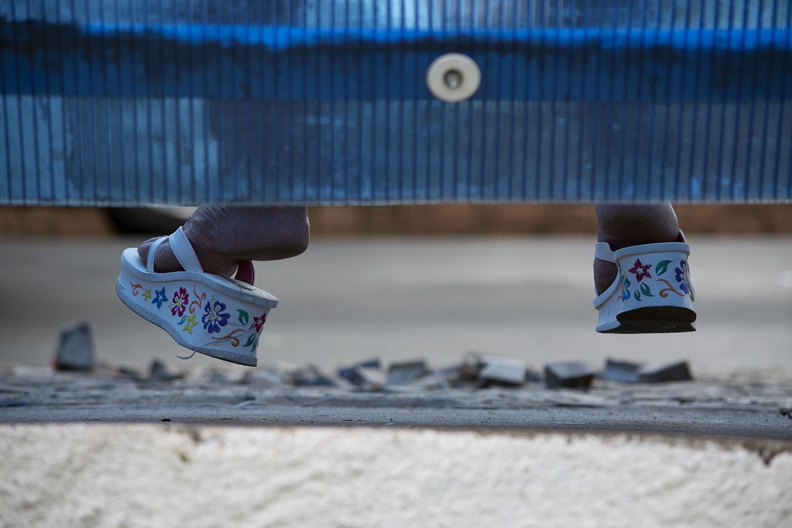 Nikon D5200 sample photo. Shoe, foot, bus photography