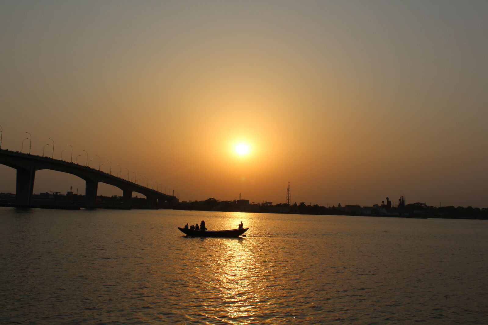 Canon EOS 700D (EOS Rebel T5i / EOS Kiss X7i) sample photo. Boat, bridge, river, sunset photography