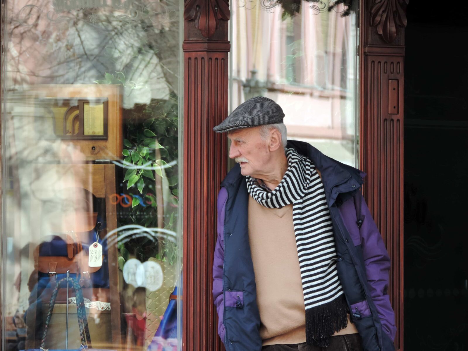 Nikon Coolpix P520 sample photo. Elderly, fashion, hat, pensioner photography