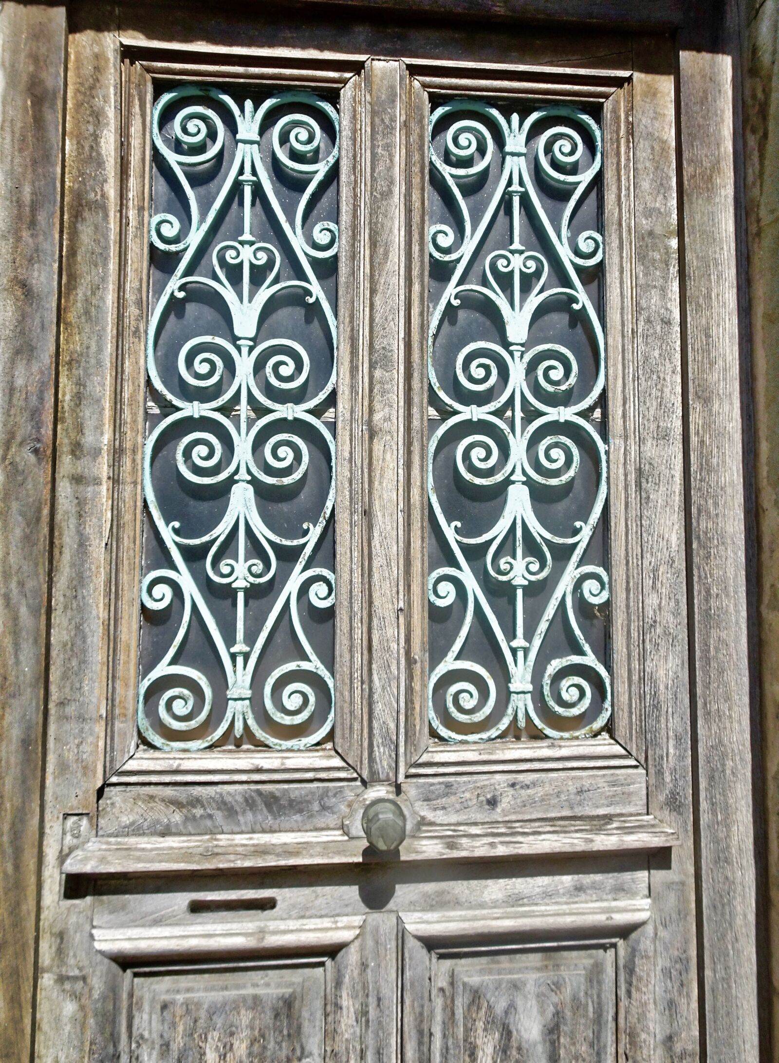 Sony Cyber-shot DSC-HX90V sample photo. Decoration, door, wood photography