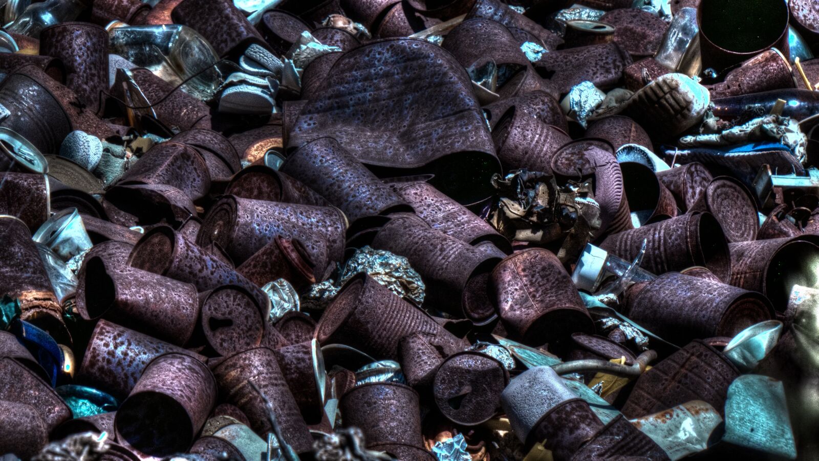 Panasonic Lumix DMC-FZ200 sample photo. Tin cans, cans, metal photography