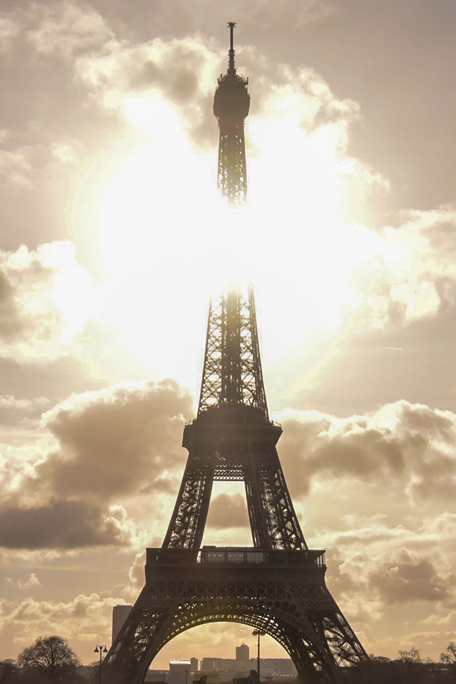 1 NIKKOR VR 10-100mm f/4-5.6 sample photo. Eiffel tower, landmark, paris photography