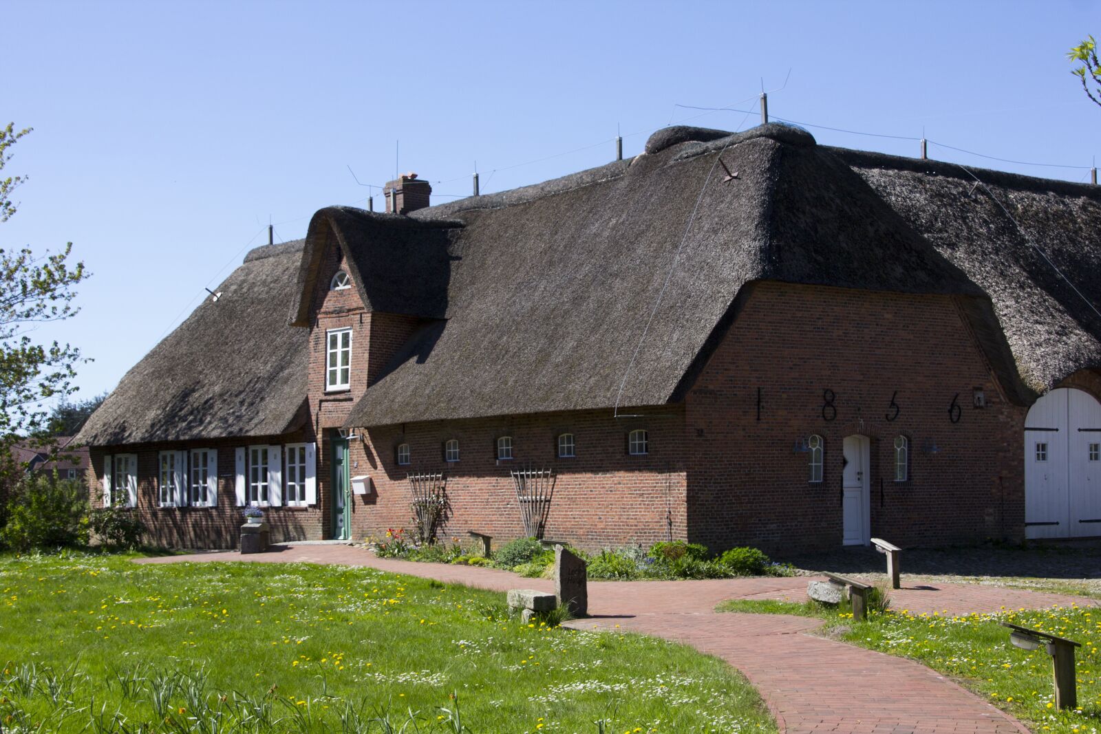 Canon EOS 60D sample photo. Thatched, house, northern germany photography