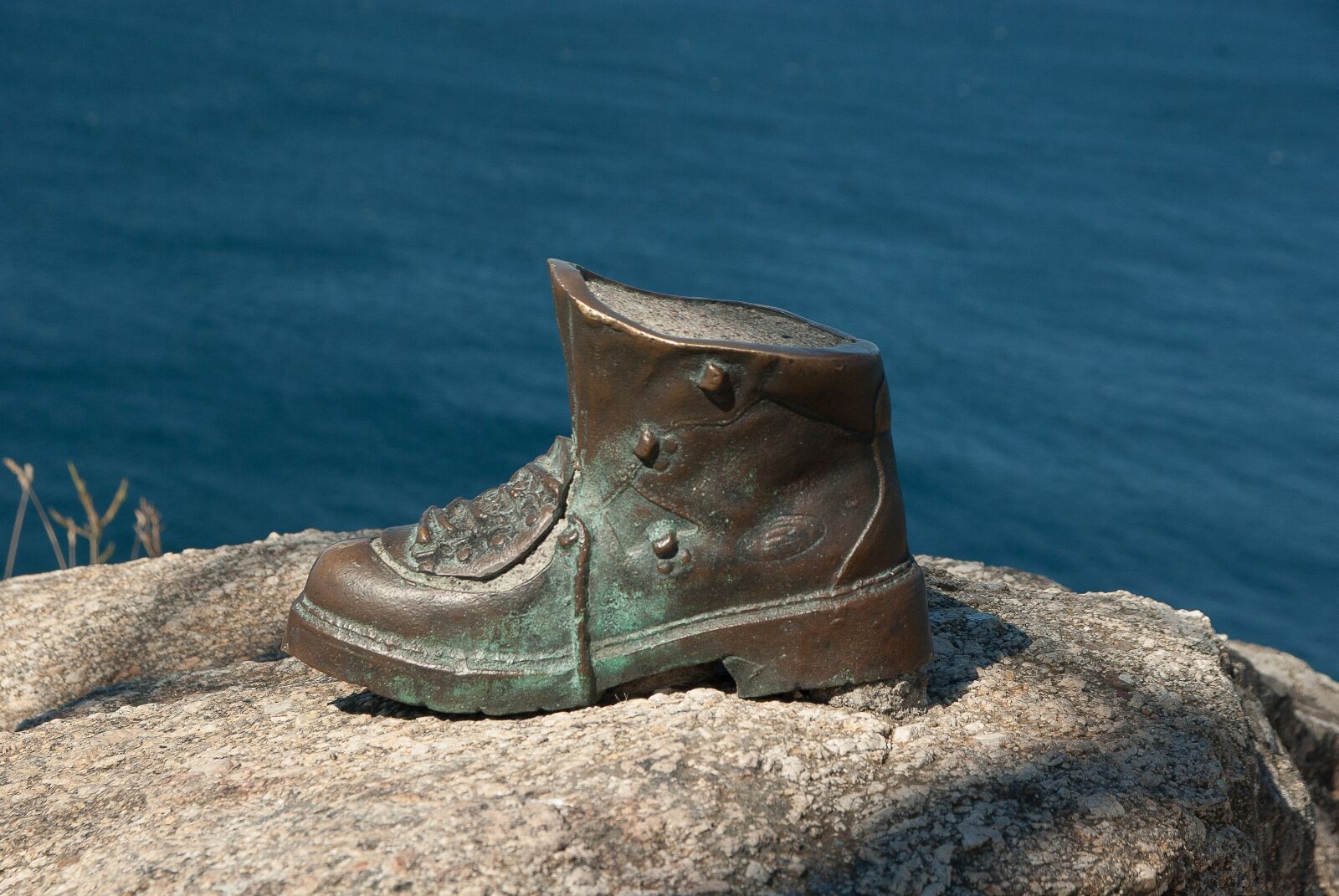 Pentax K10D sample photo. Sculpture, shoe, walker photography
