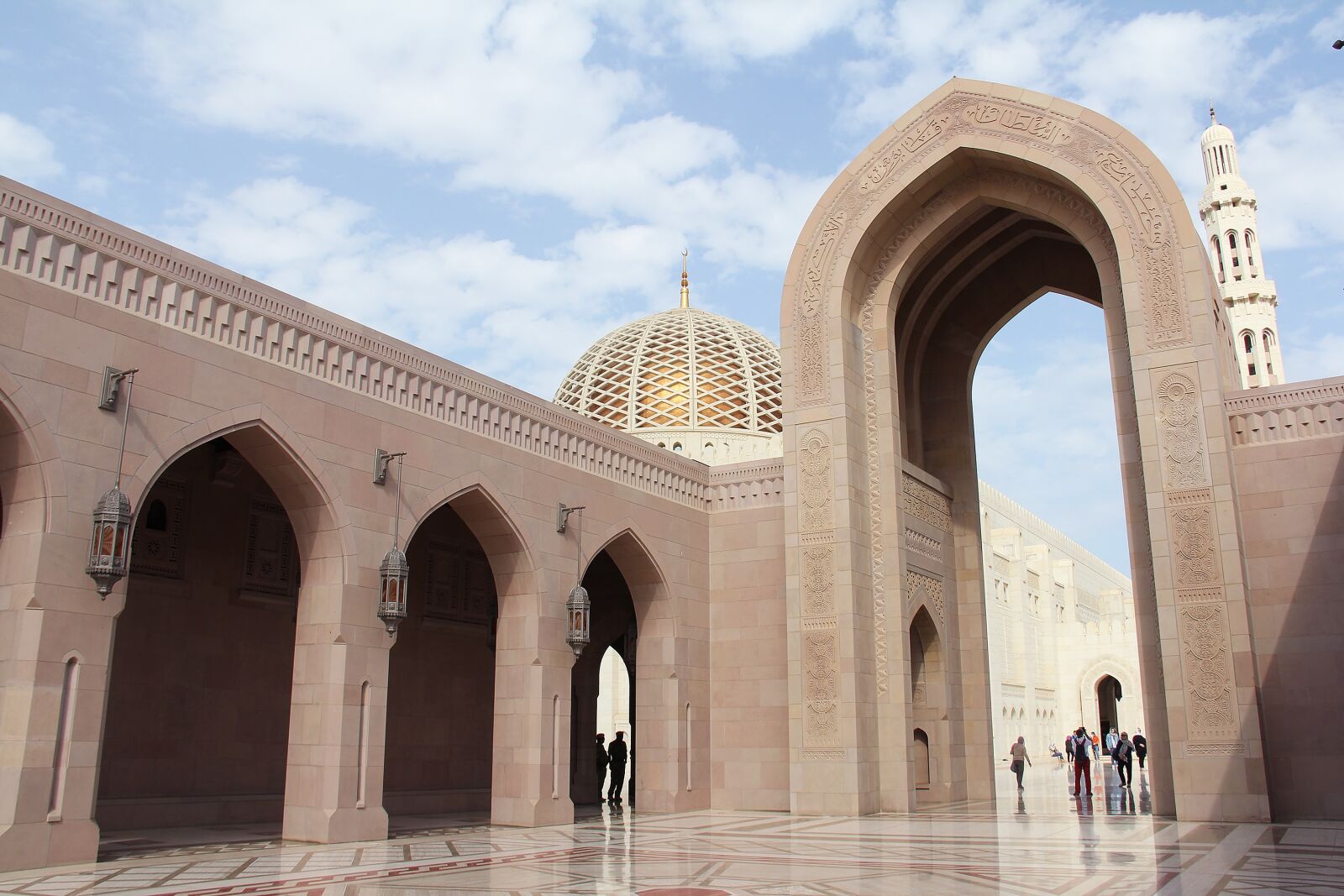 Canon EF-S 18-200mm F3.5-5.6 IS sample photo. Sultan qaboos grand mosque photography