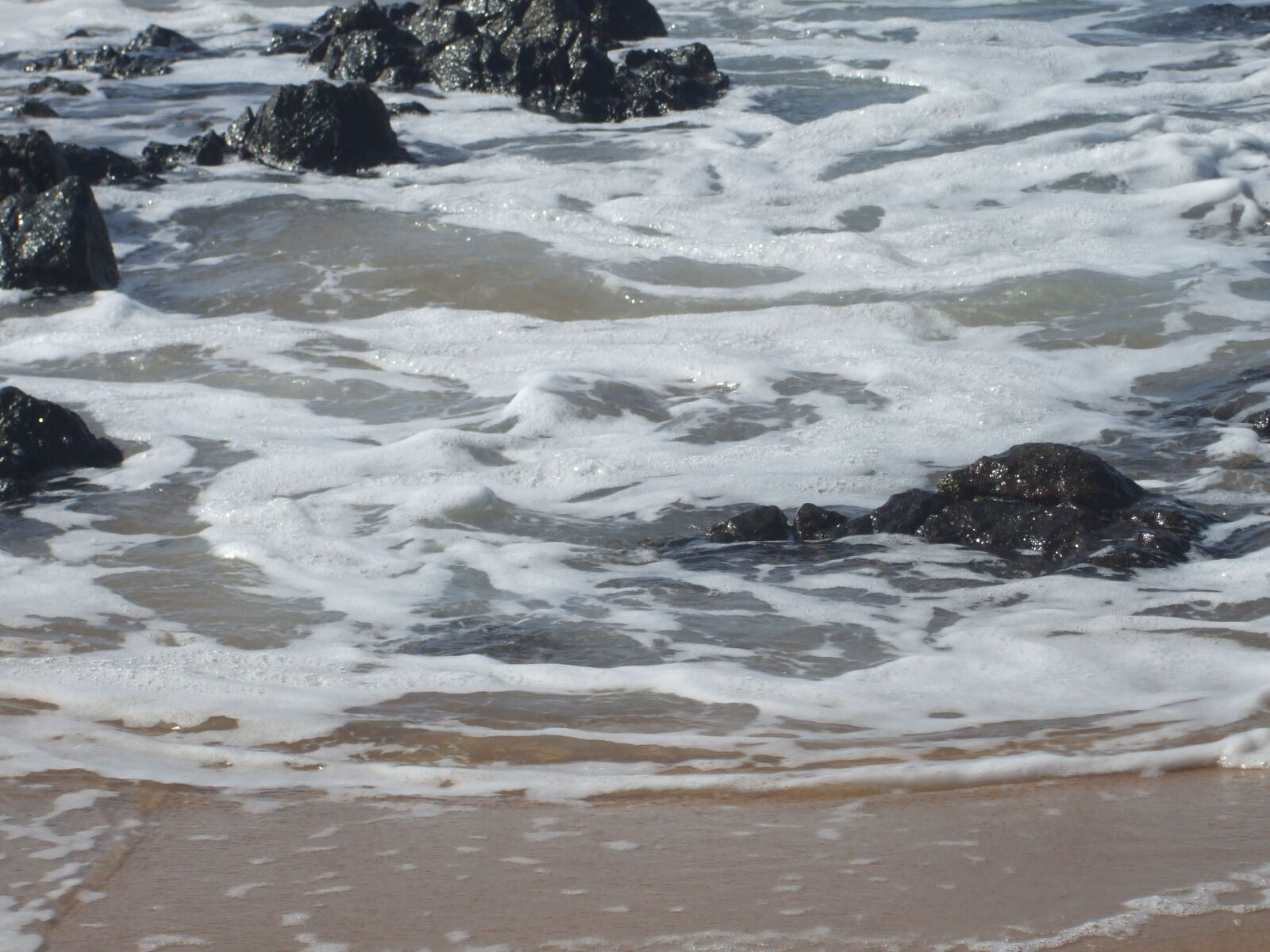 Fujifilm FinePix A820 sample photo. Beach, break, breakwater, rocks photography