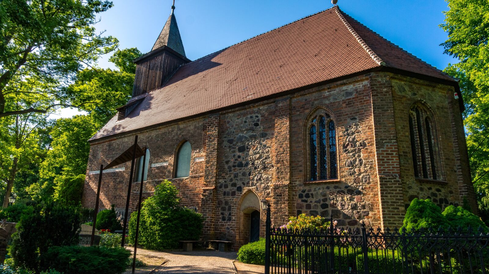 Sony Alpha a5000 (ILCE 5000) sample photo. Church, building, architecture photography