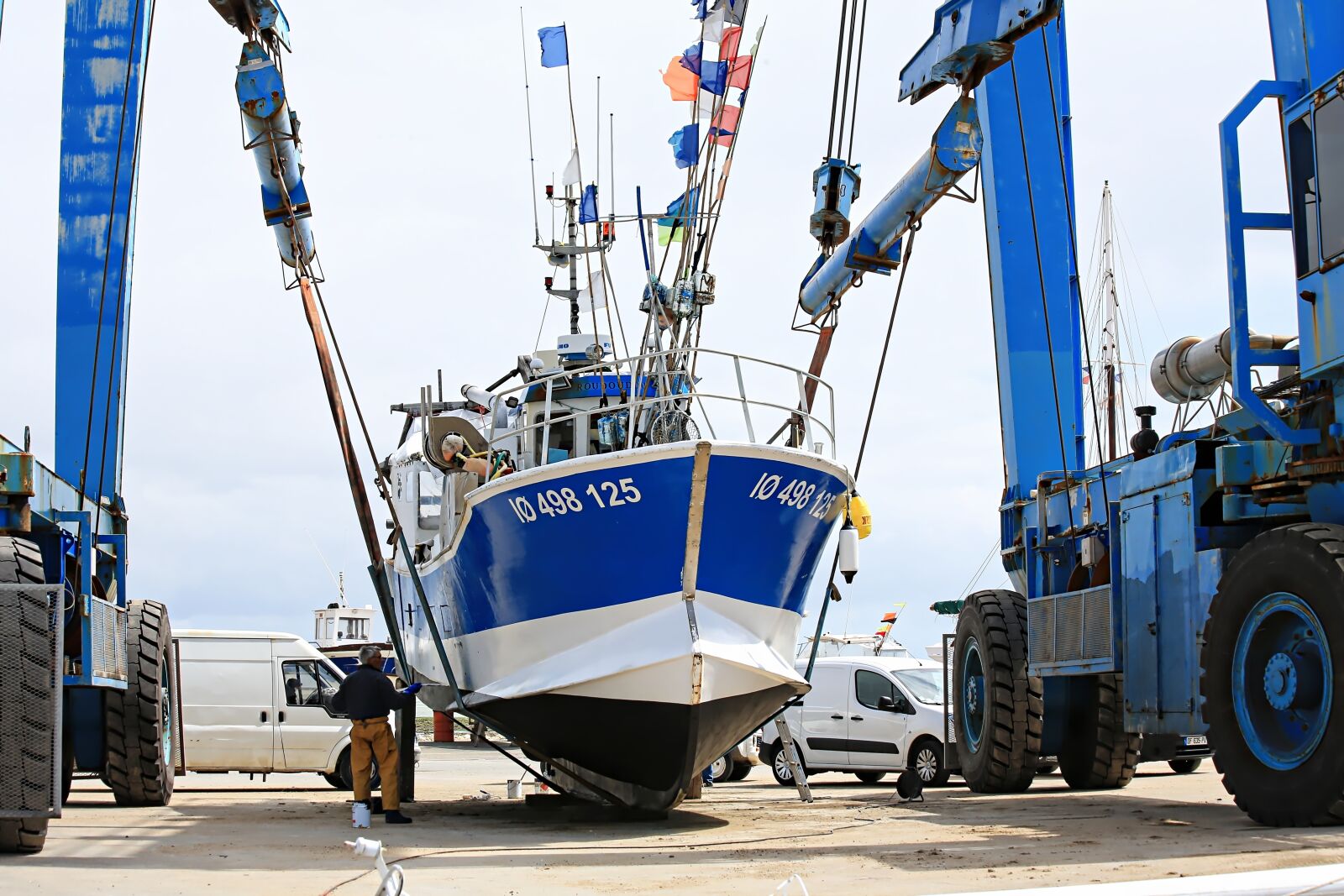 Canon EOS 5D Mark III sample photo. Boat, crane, maritime photography