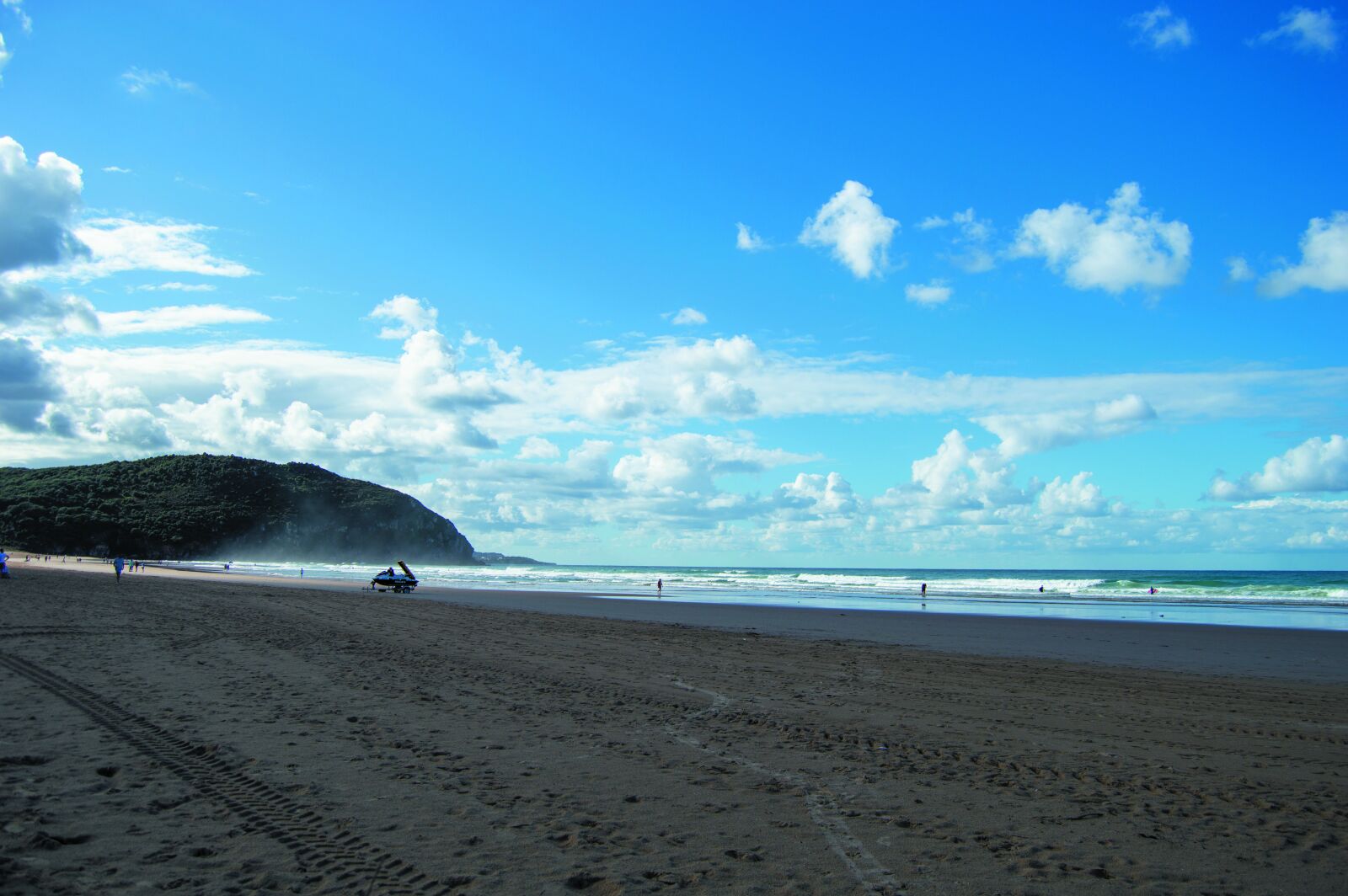 Nikon D3200 sample photo. Beach, sand, tire tracks photography