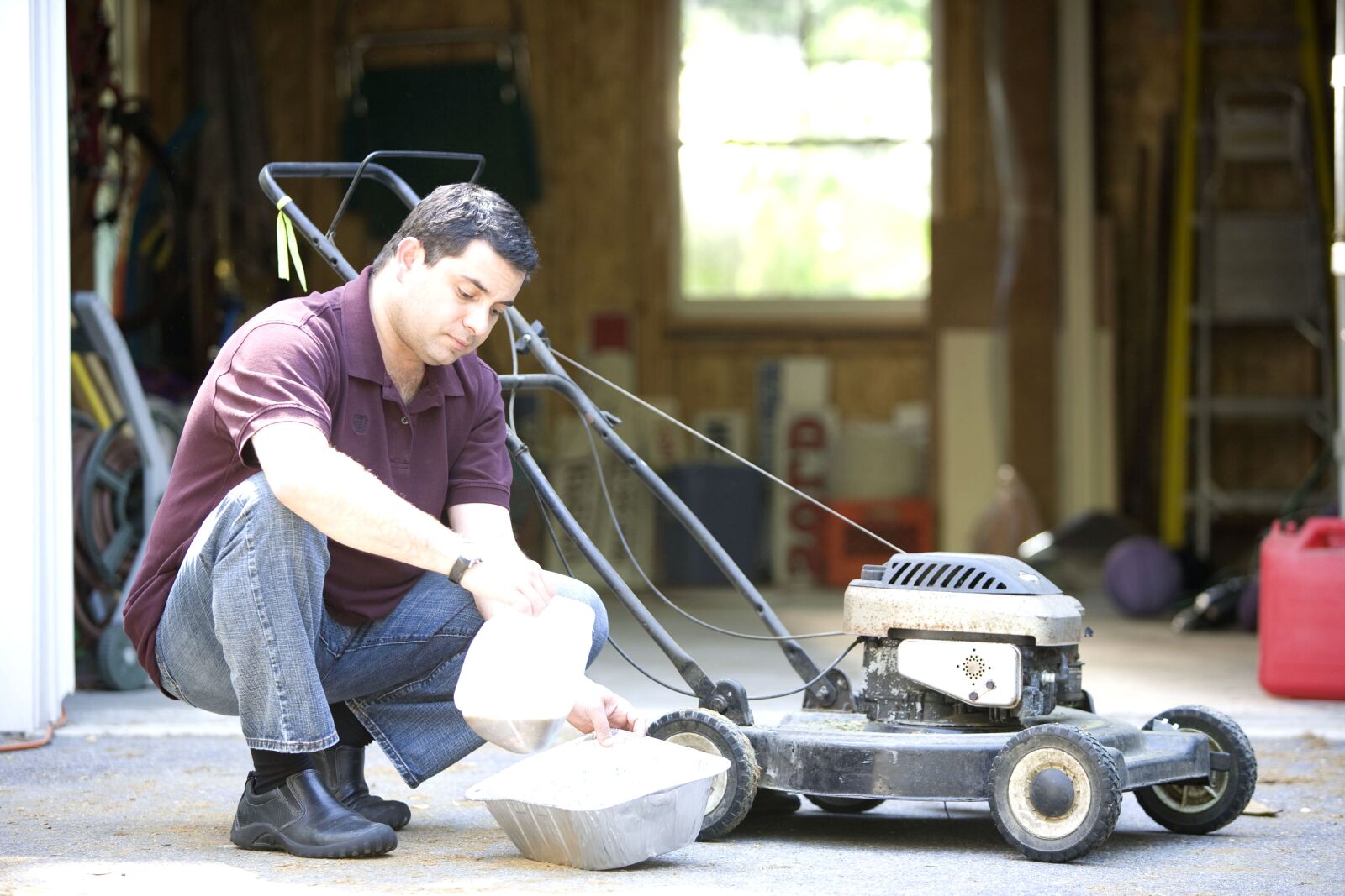 Canon EOS-1Ds Mark II sample photo. Man, lawn, garage, work photography