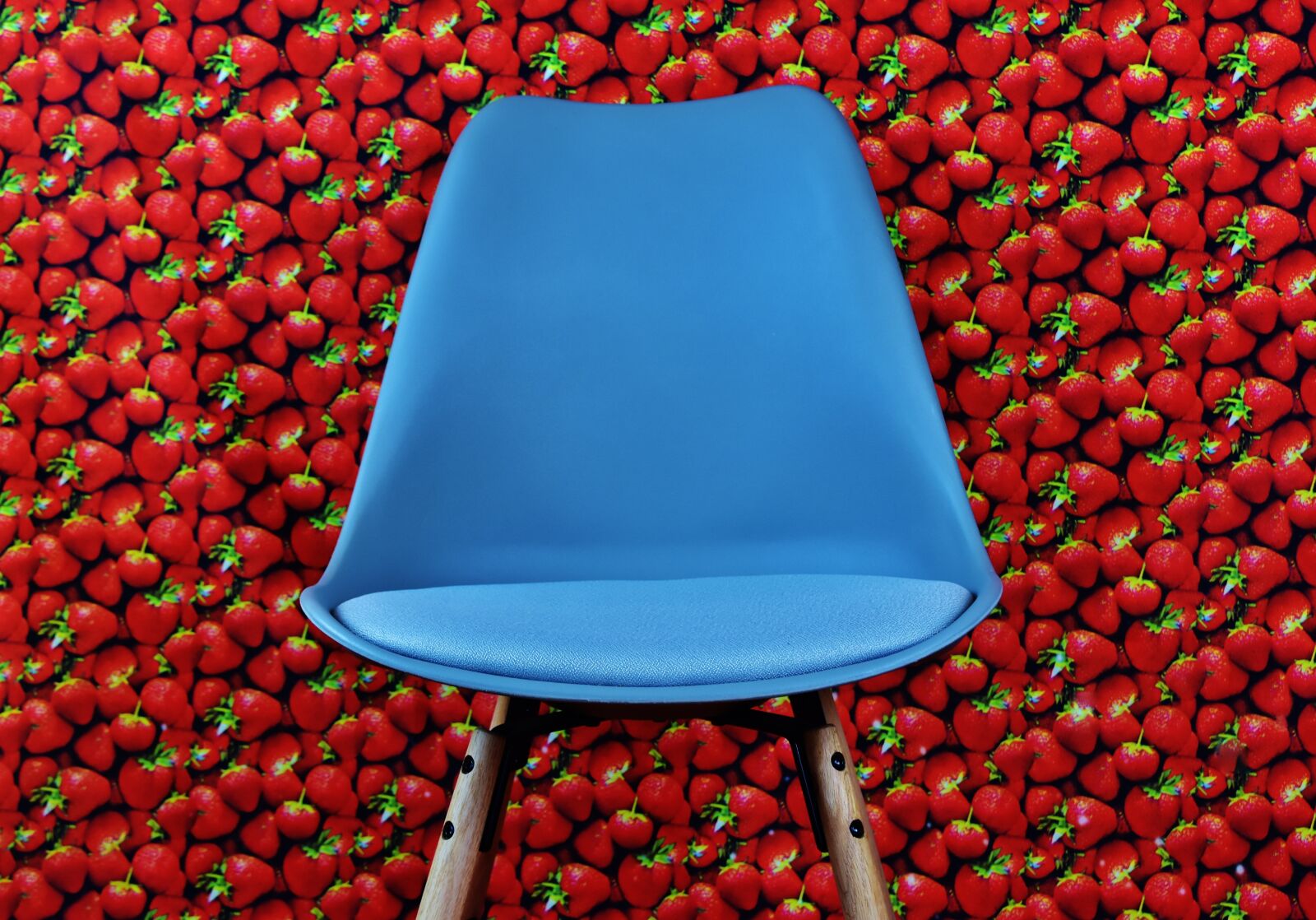 Nikon D7200 sample photo. Chair, background modern, strawberries photography