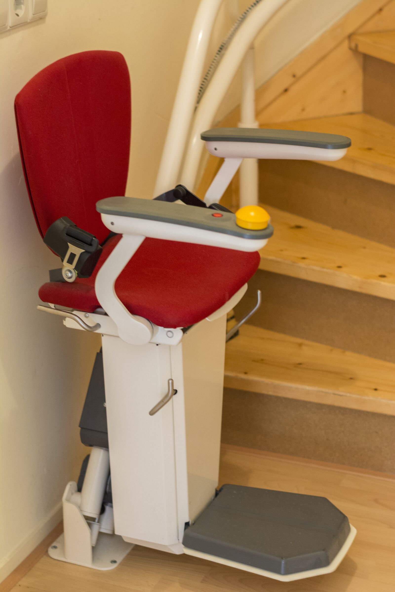 Nikon D5200 sample photo. Stair lift, elevator, trap photography