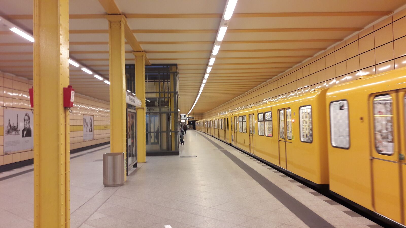 Samsung Galaxy A5(2016) sample photo. Berlin, east, subway photography