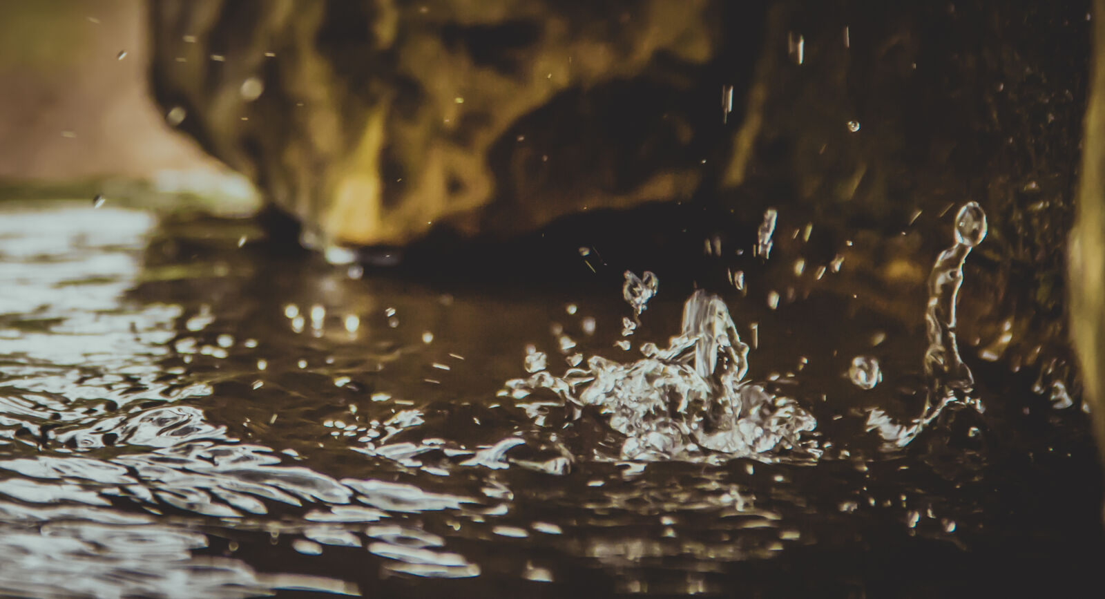 Canon EOS 600D (Rebel EOS T3i / EOS Kiss X5) sample photo. Drop, splash, water photography