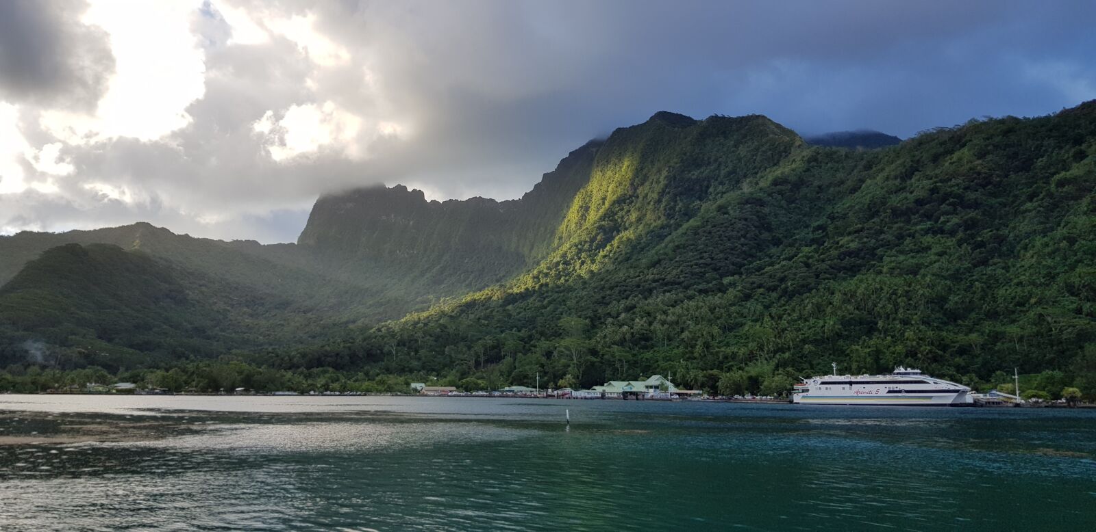 Samsung Galaxy S8 sample photo. Moorea, island, polynesia photography