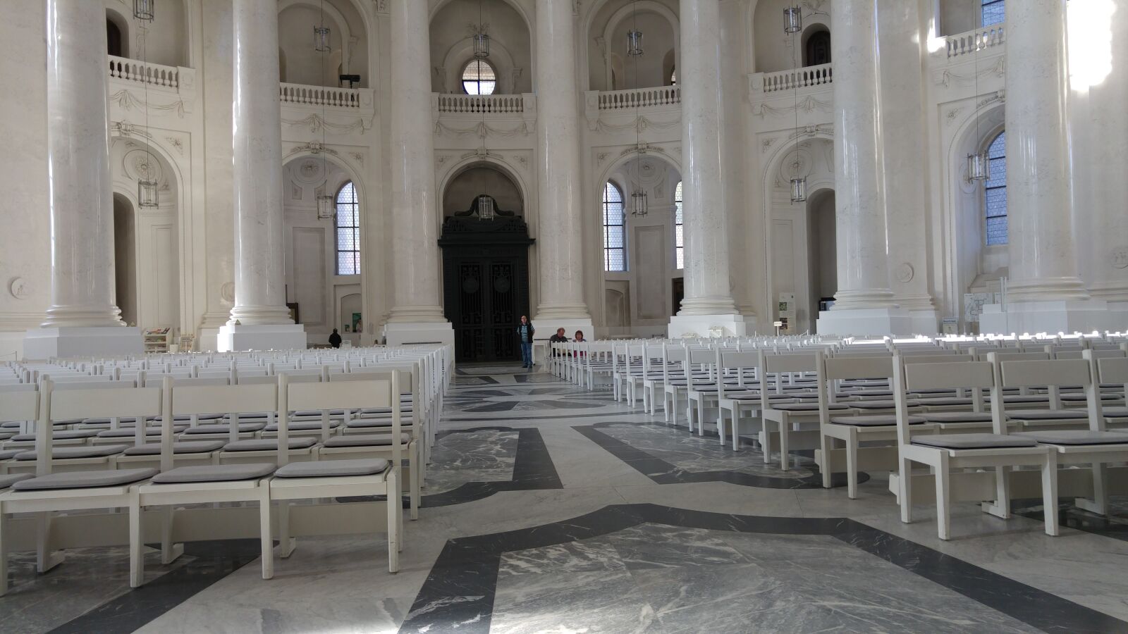 LG G4 sample photo. Cathedral, church, dome, white photography