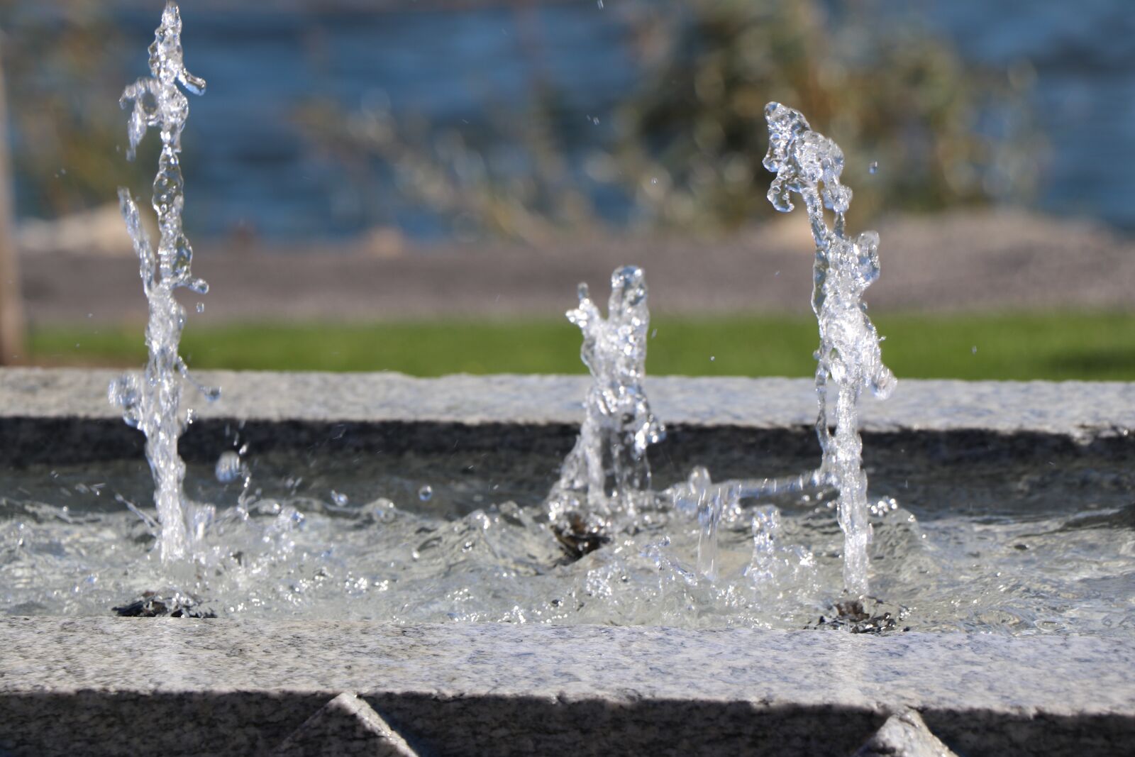 Canon EF-S 18-135mm F3.5-5.6 IS USM sample photo. Fountain, water, water feature photography