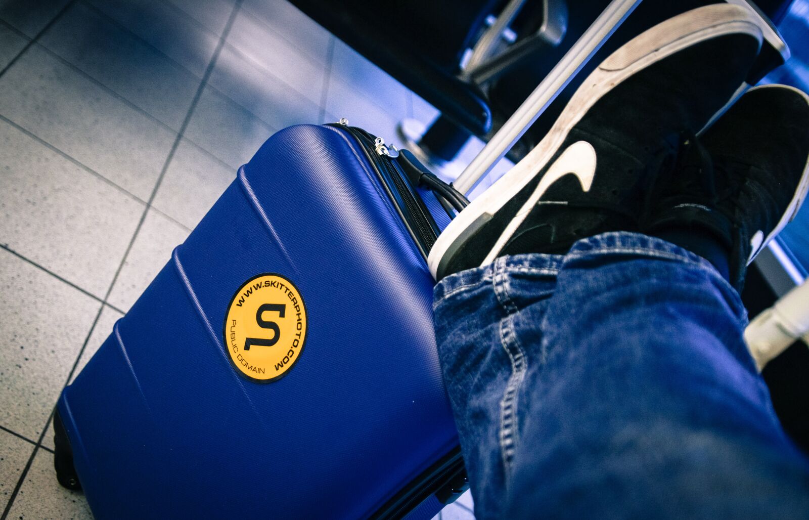 Nikon D610 sample photo. Trolley, airport, man photography