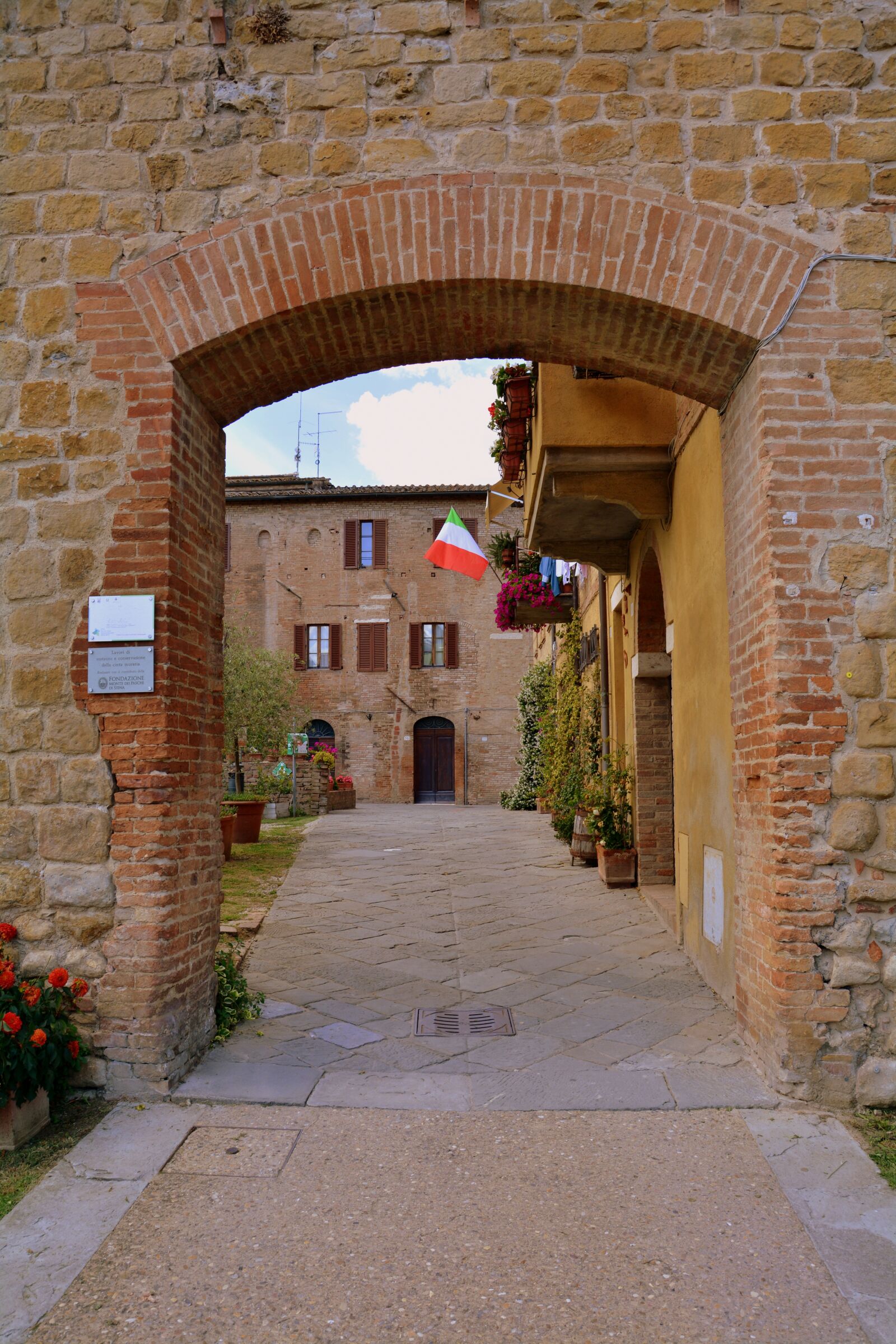 Nikon D7100 sample photo. Door, entrance, borgo photography