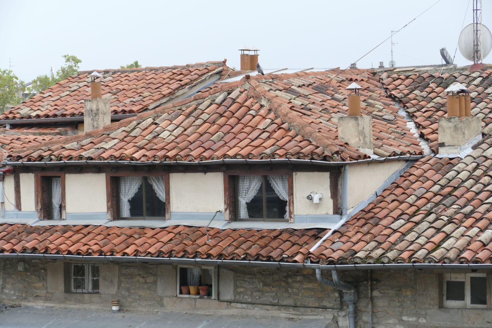 Panasonic Lumix DMC-FZ1000 sample photo. Roof, roof tile, dormer photography