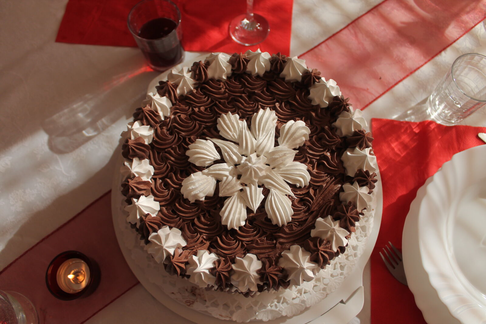 Canon EOS 1100D (EOS Rebel T3 / EOS Kiss X50) sample photo. Black, and, white, cake photography