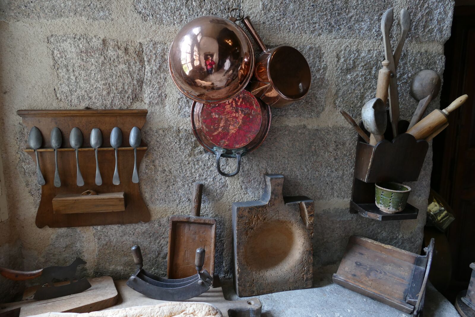 Panasonic Lumix DMC-FZ1000 sample photo. Castle, kitchen, antique photography
